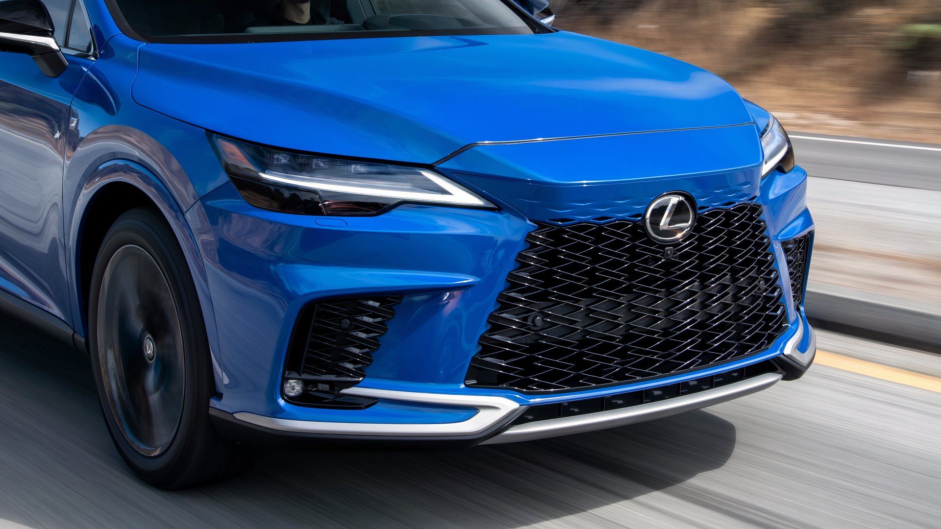 Lexus RX Hybrid traci na wartości tylko 6000 dolarów, podczas gdy niemieccy rywale tracą 15 000 dolarów