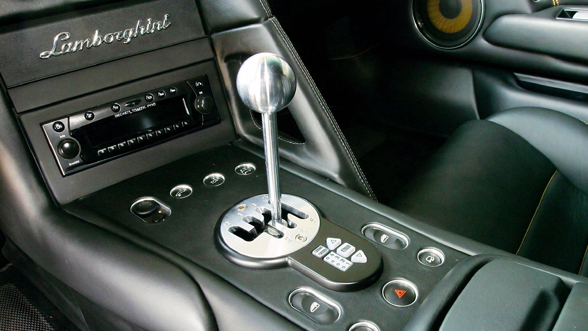 Lamborghini Revuelto SV z hybrydowym V12 o mocy 1050 KM ostatecznie pogrzebało manualną skrzynię w supersamochodach
