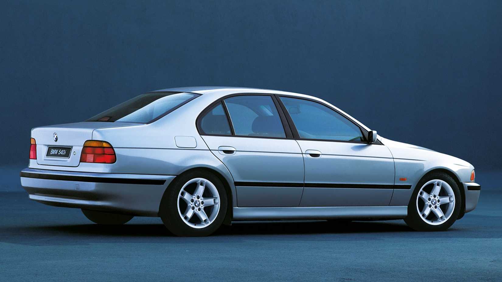 BMW Had To Make Massive Engineering Sacrifices To Fit A V8 Engine To ...