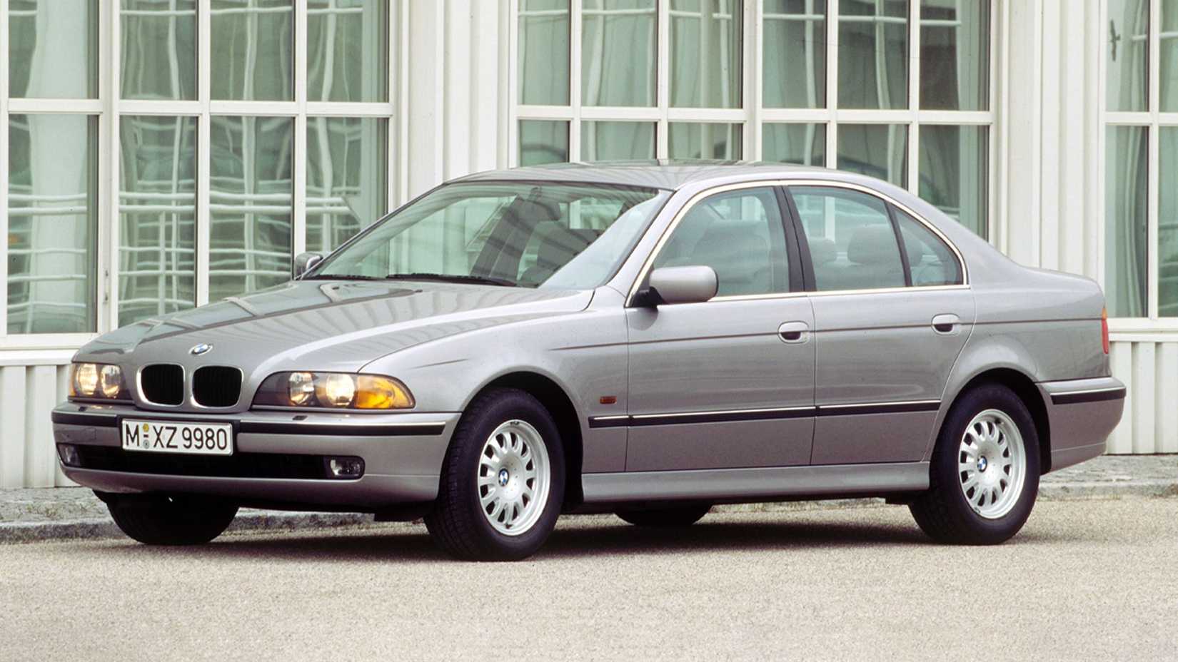 BMW Had To Make Massive Engineering Sacrifices To Fit A V8 Engine To ...