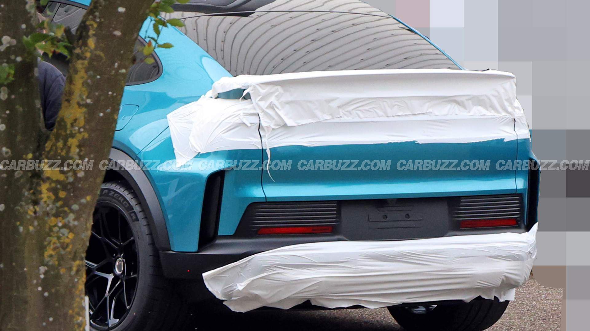 Ten niepozorny niebieski SUV może być najszybszym drogowym Porsche w historii