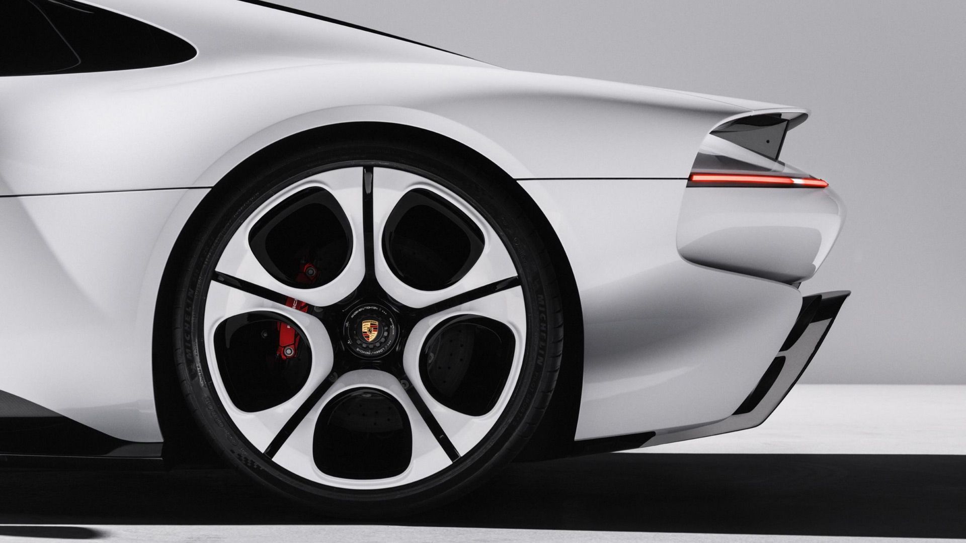 Galeria: Porsche rzuca wyzwanie Ferrari – oto samochód, który ma tego dokonać