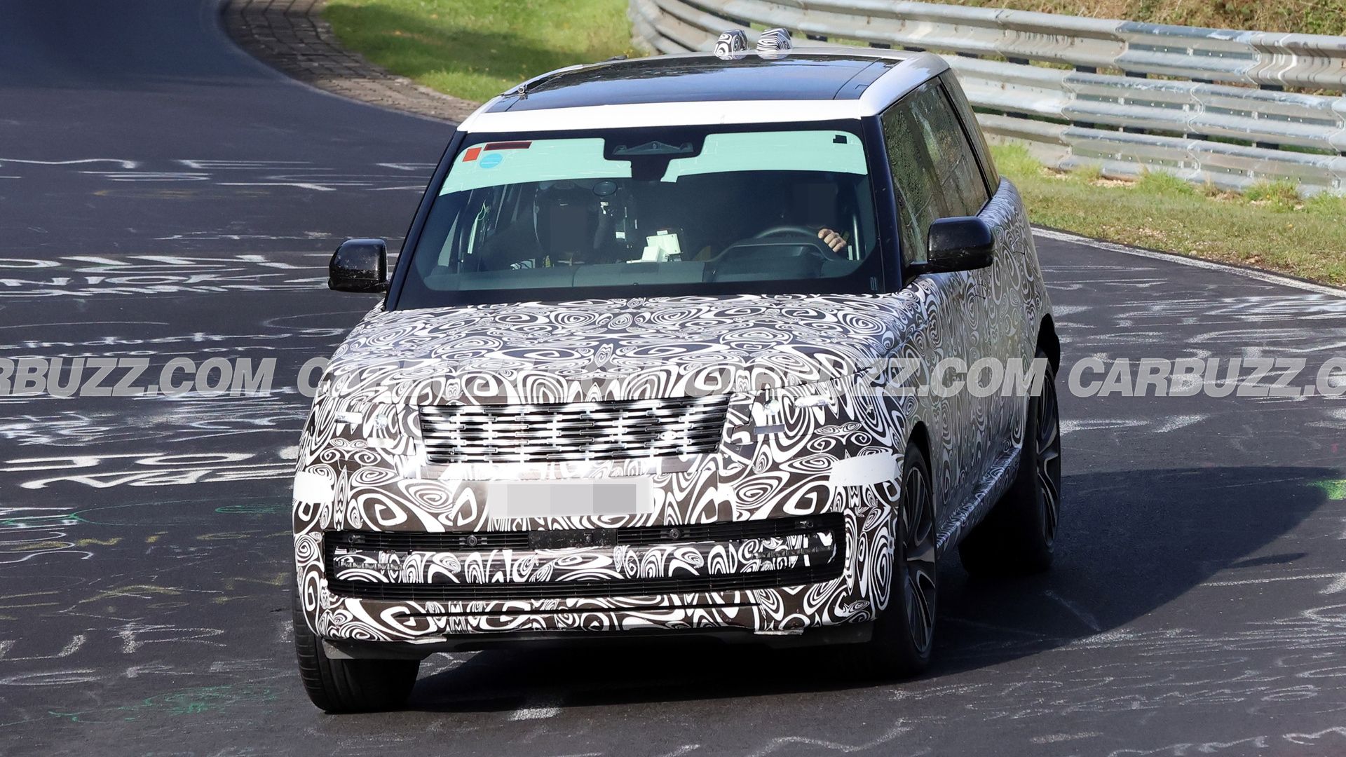 Nowy Range Rover przy szalonym reboocie Jaguara wygląda na rozsądnego brata