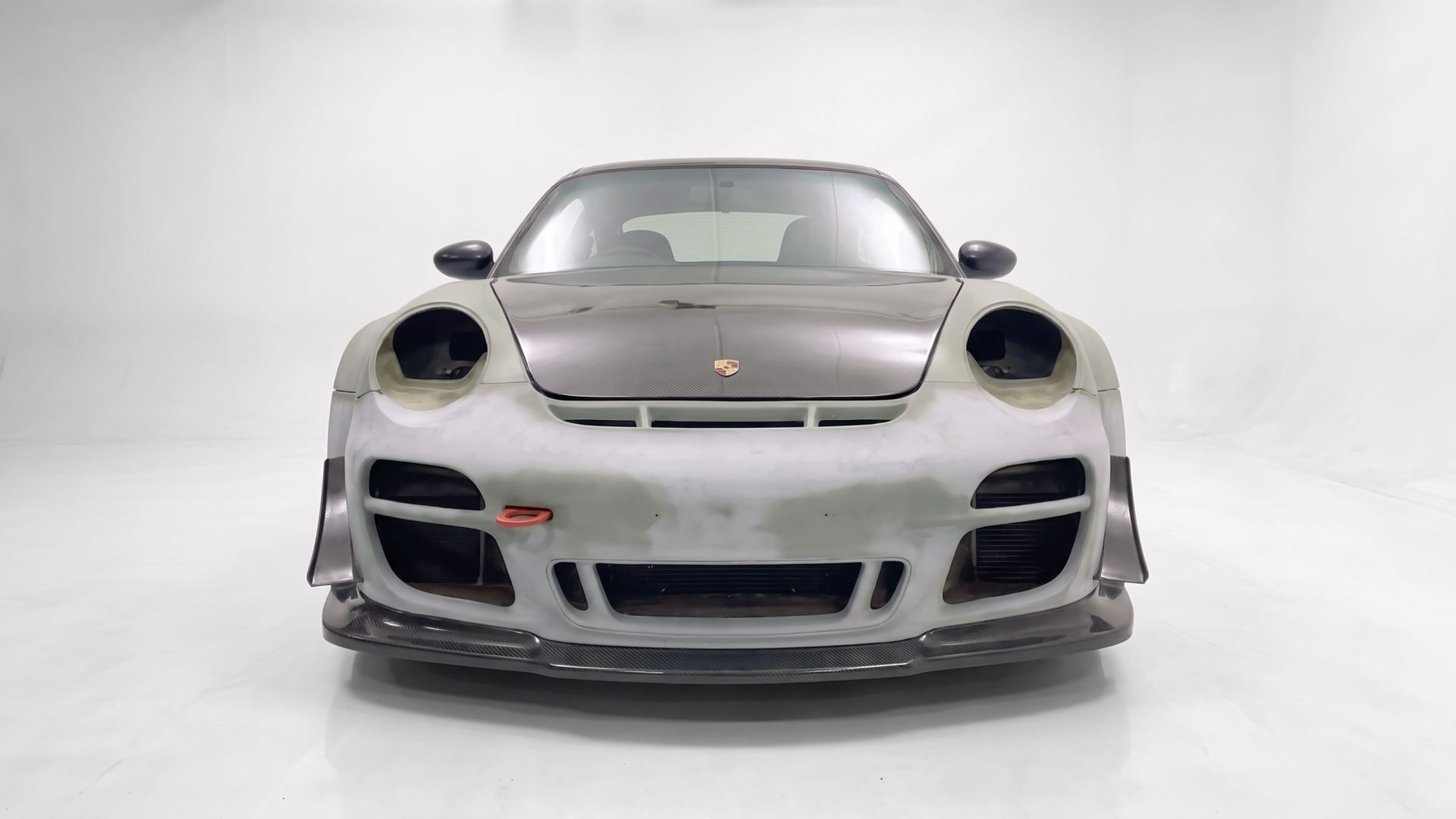 Pierwsze chłodzone wodą Porsche 911 traci boksera na rzecz silnika V8 od Chevroleta