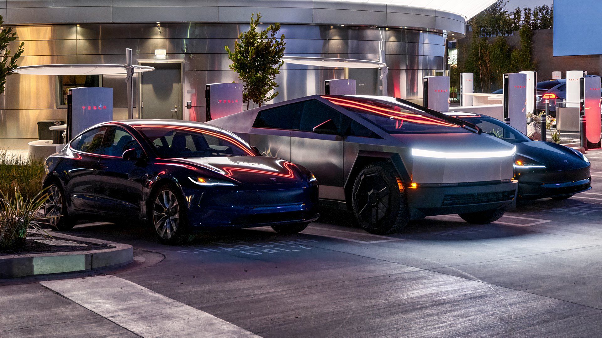 Tesla myślała, że zmonopolizuje ładowanie aut elektrycznych, ale IONNA, Rivian i Mercedes rzucają jej wyzwanie
