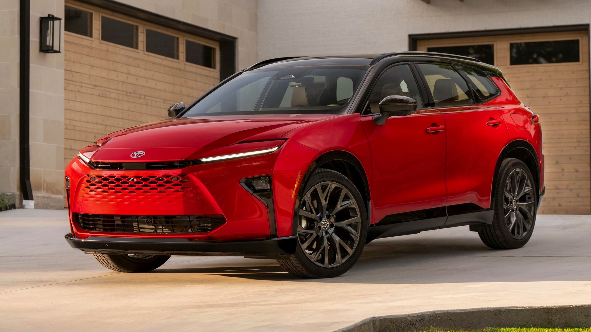 Toyota Crown Crossover drożeje o 200 dolarów w roczniku 2027