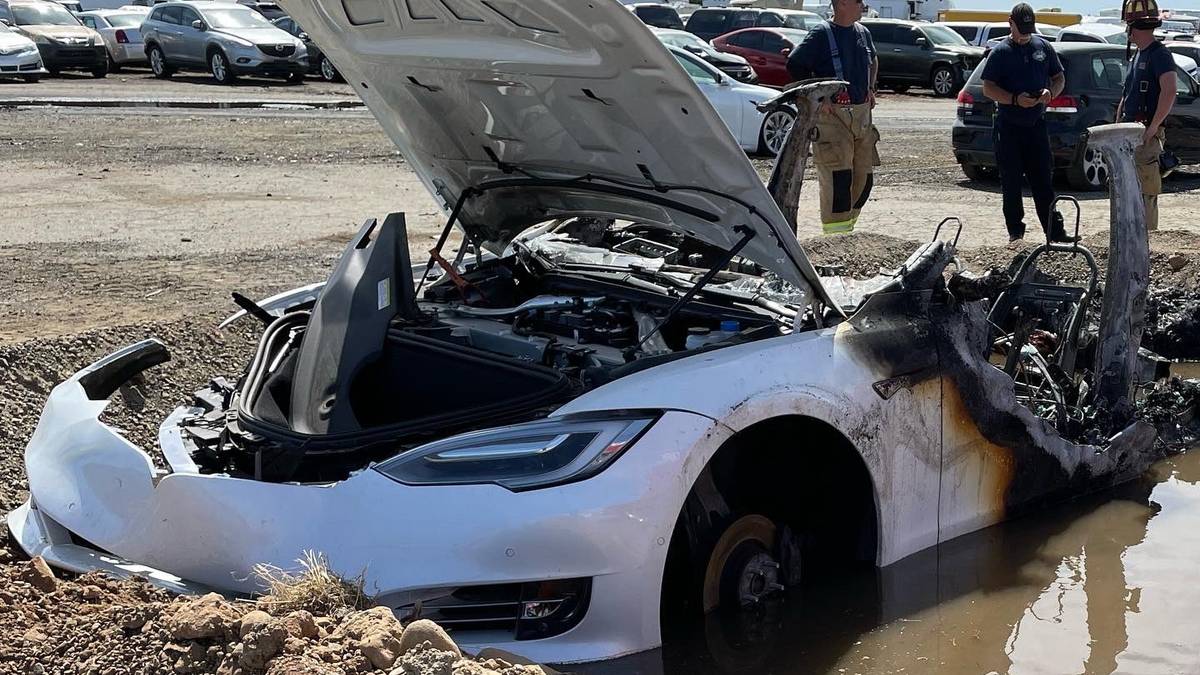 Firefighters Drown Tesla Model S To Extinguish Battery Fire