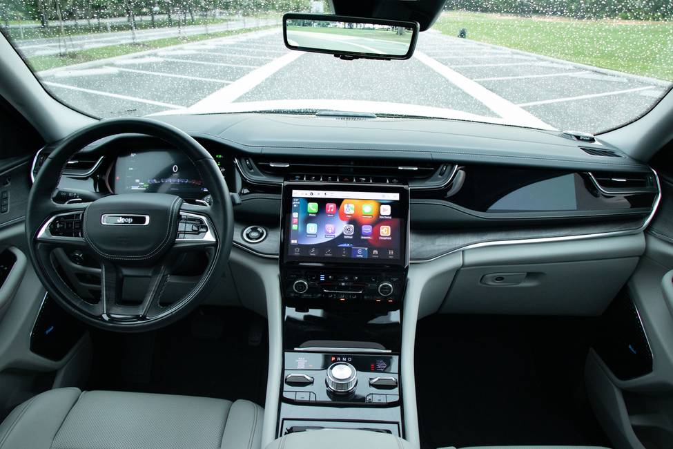 2023 Jeep Grand Cherokee 4xe Interior Photos