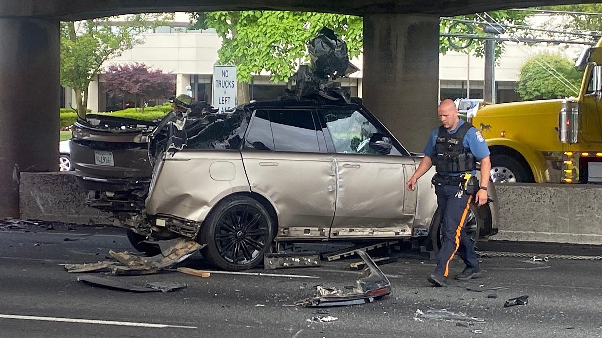 Brand New Range Rover Completely Wrecked After Falling Off Truck