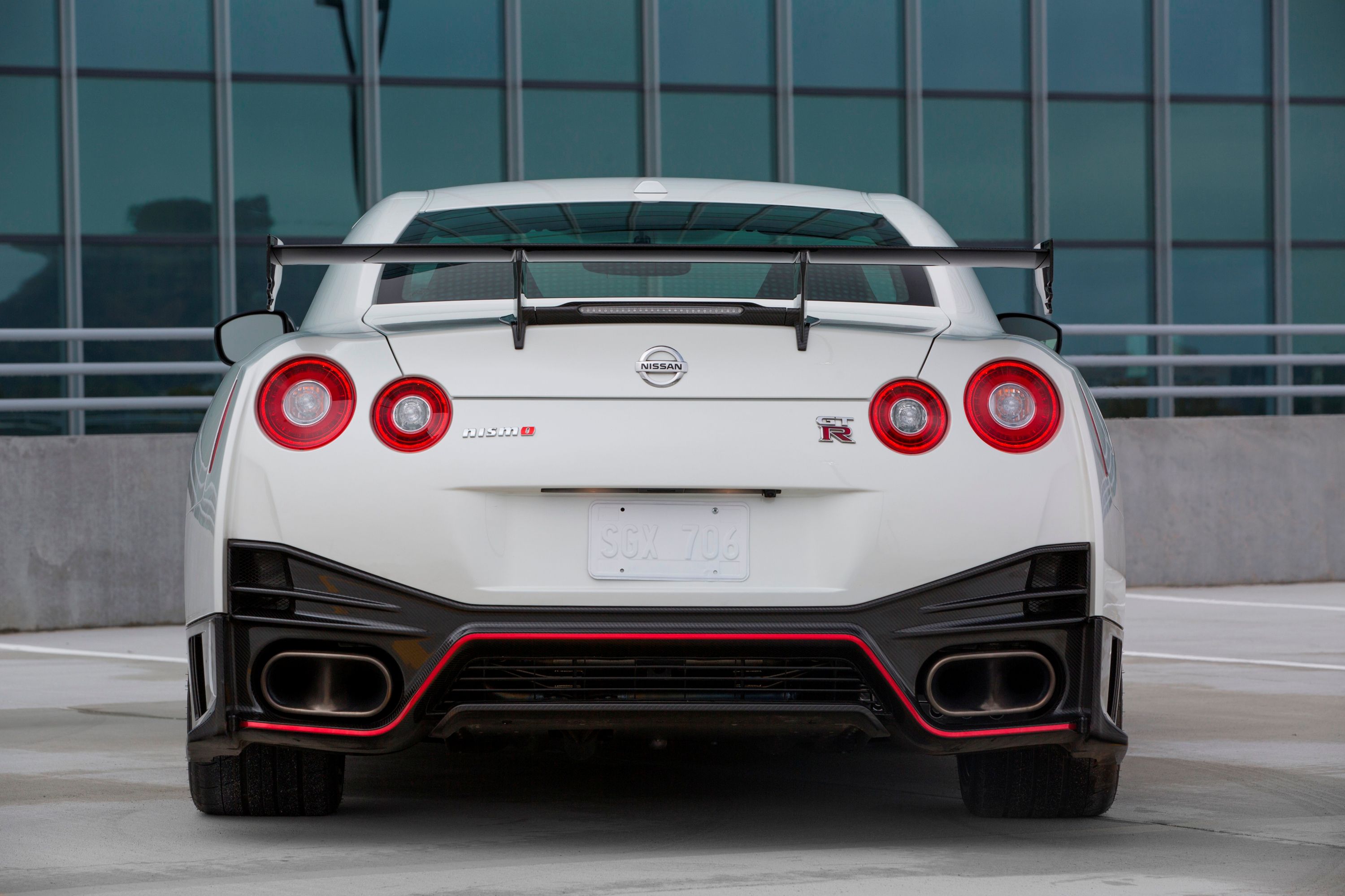 2016 Nissan GT-R NISMO Exterior Photos
