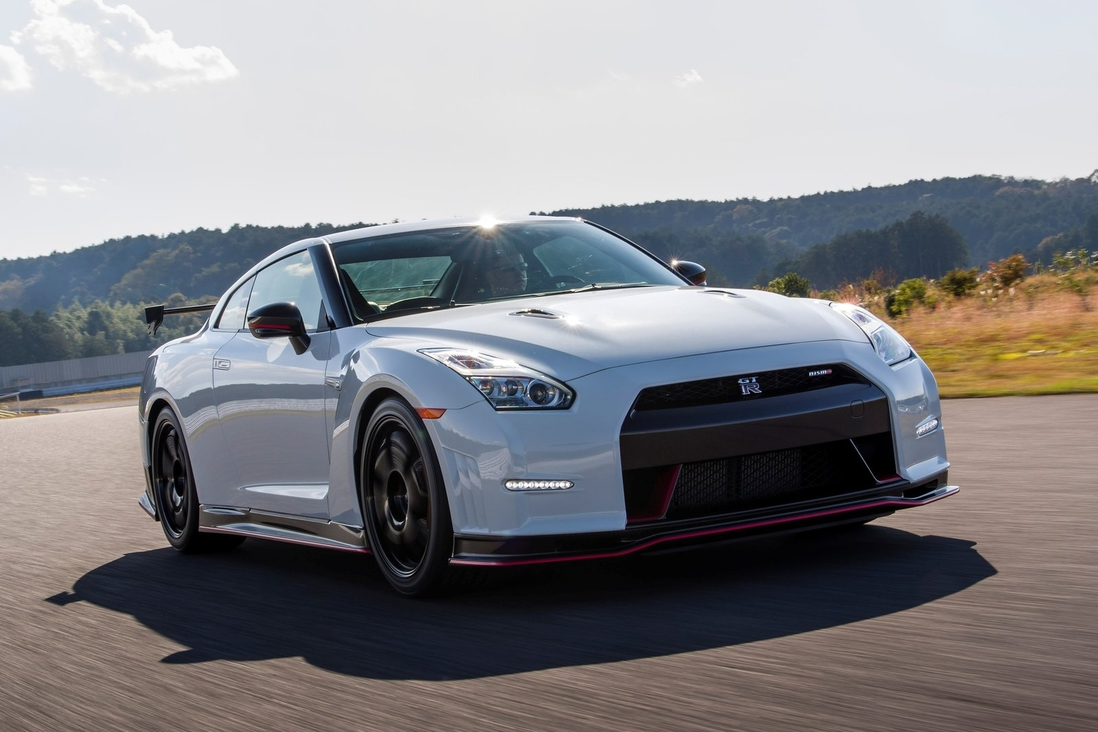 2016 Nissan GT-R NISMO Exterior Photos
