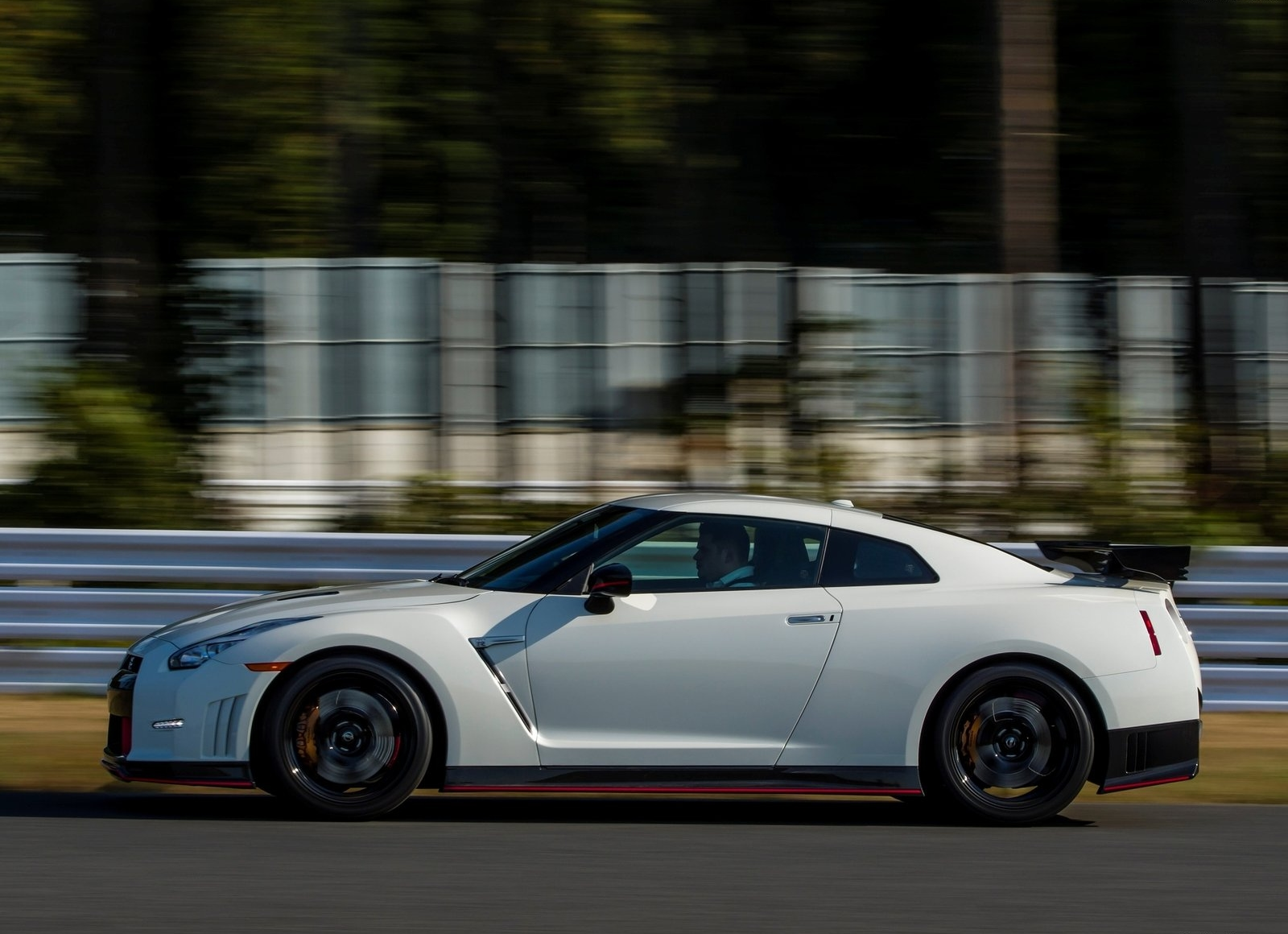 2016 Nissan GT-R NISMO Exterior Photos