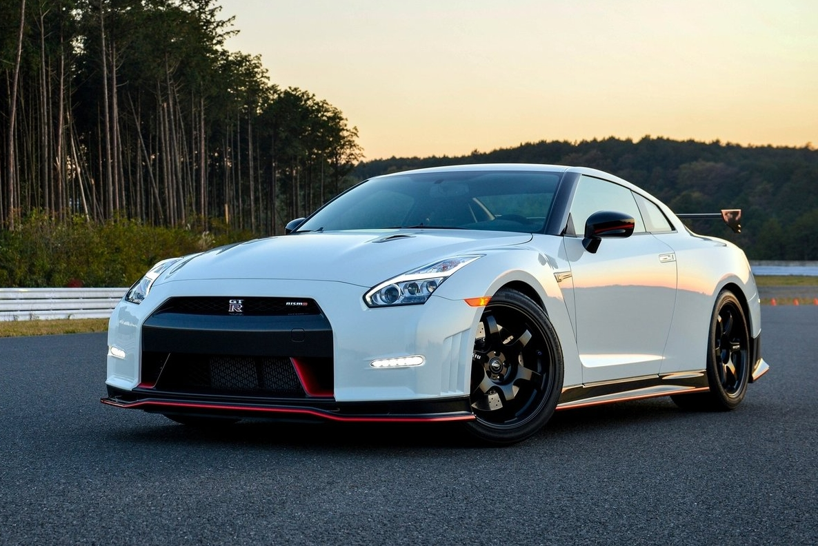 2016 Nissan GT-R NISMO Pricing, Photos & Specs