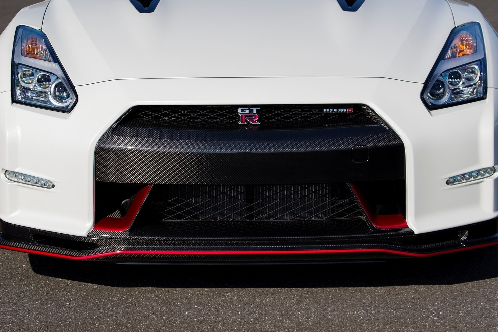 2016 Nissan GT-R NISMO Exterior Photos