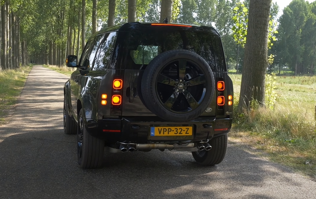 Watch The Land Rover Defender V8 Hit Over 150 MPH