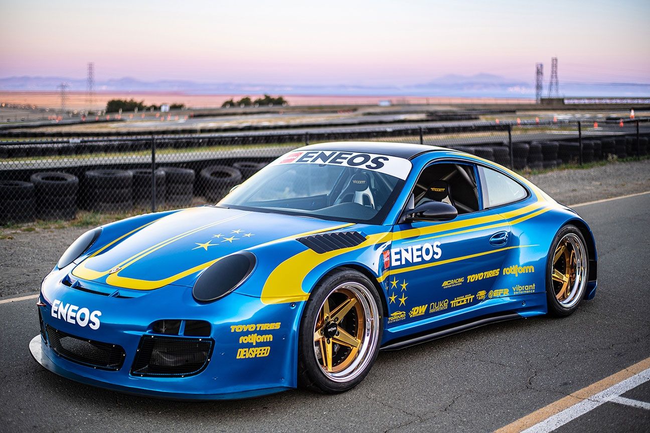 サンデーアングラー Salvaged 997 Porsche 911 GT3 Gets Subaru Boxer Transplant For SEMA