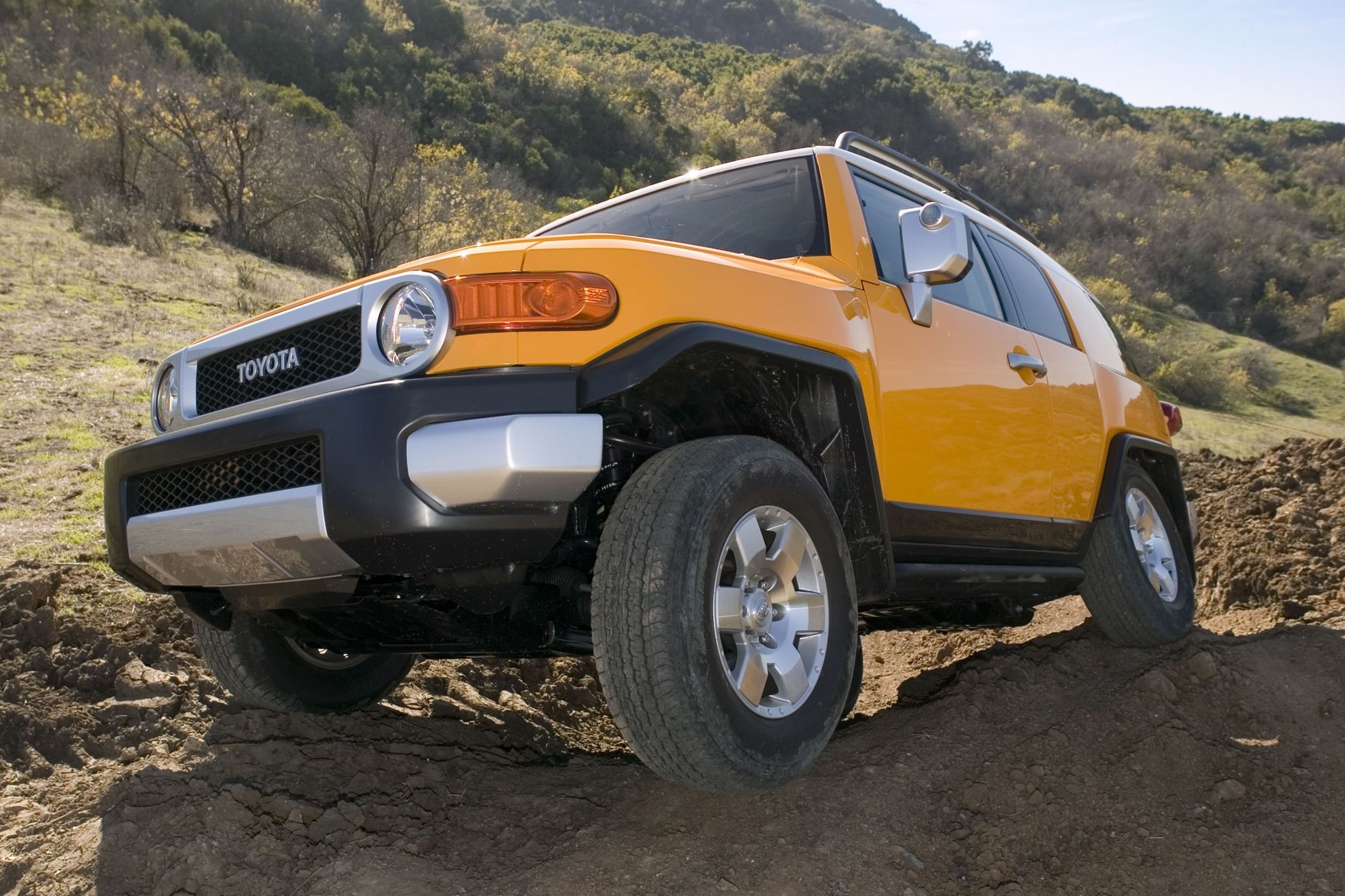 you-can-still-find-a-2023-toyota-fj-cruiser