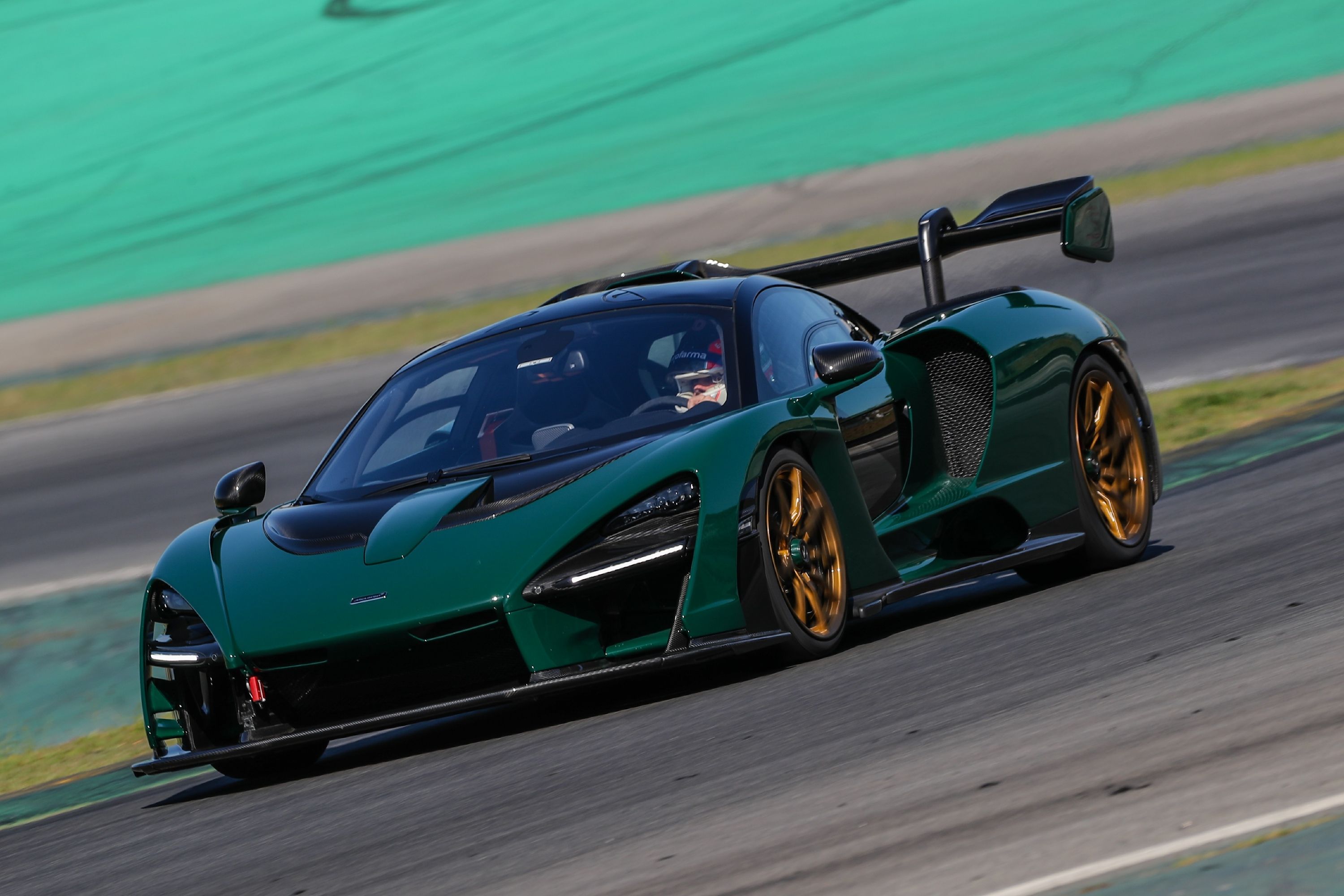 McLaren Senna Only Needed One Lap To Dominate The Porsche 911 Turbo S ...