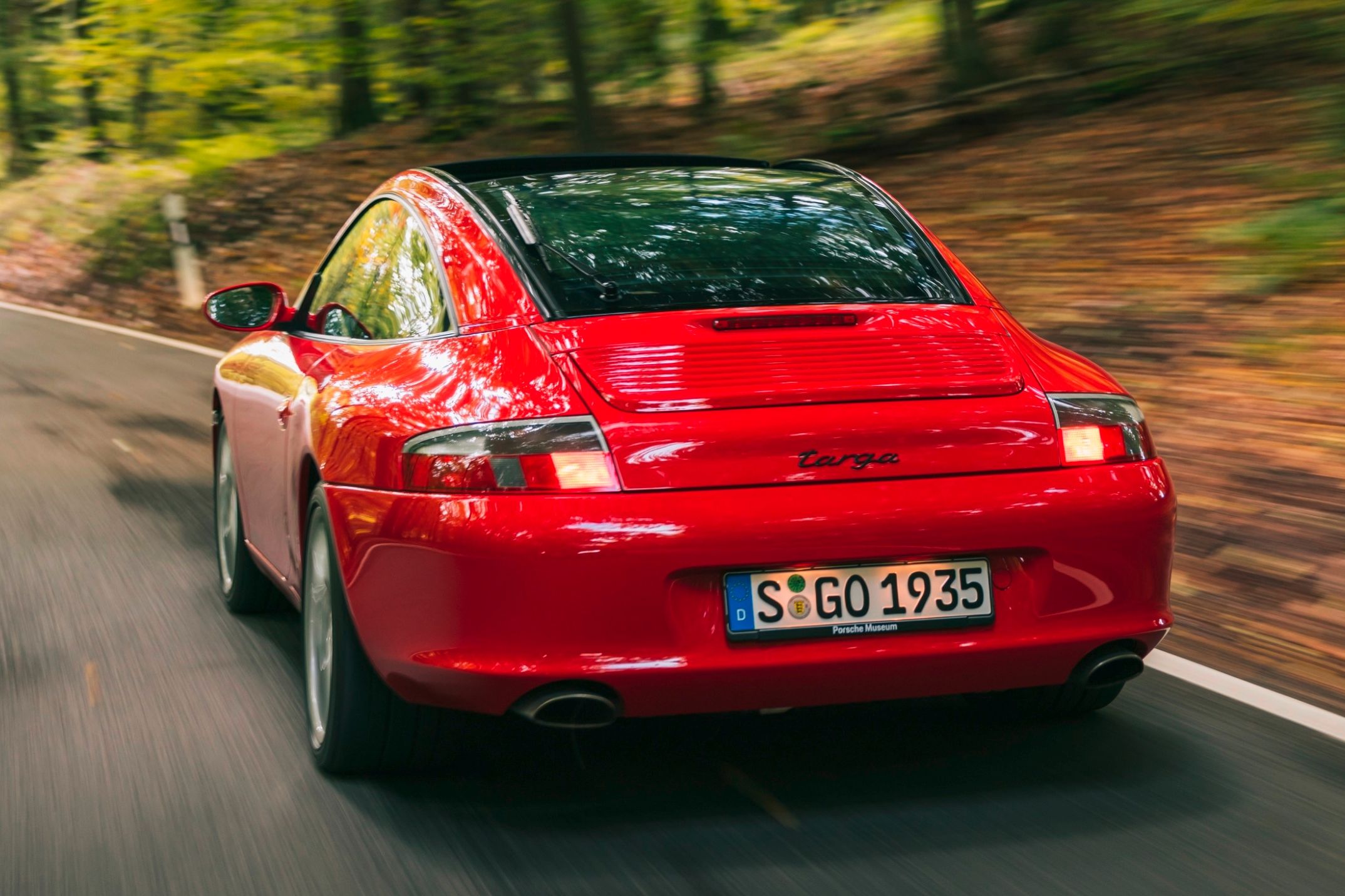 the-996-porsche-911-nearly-had-a-rear-mounted-v8