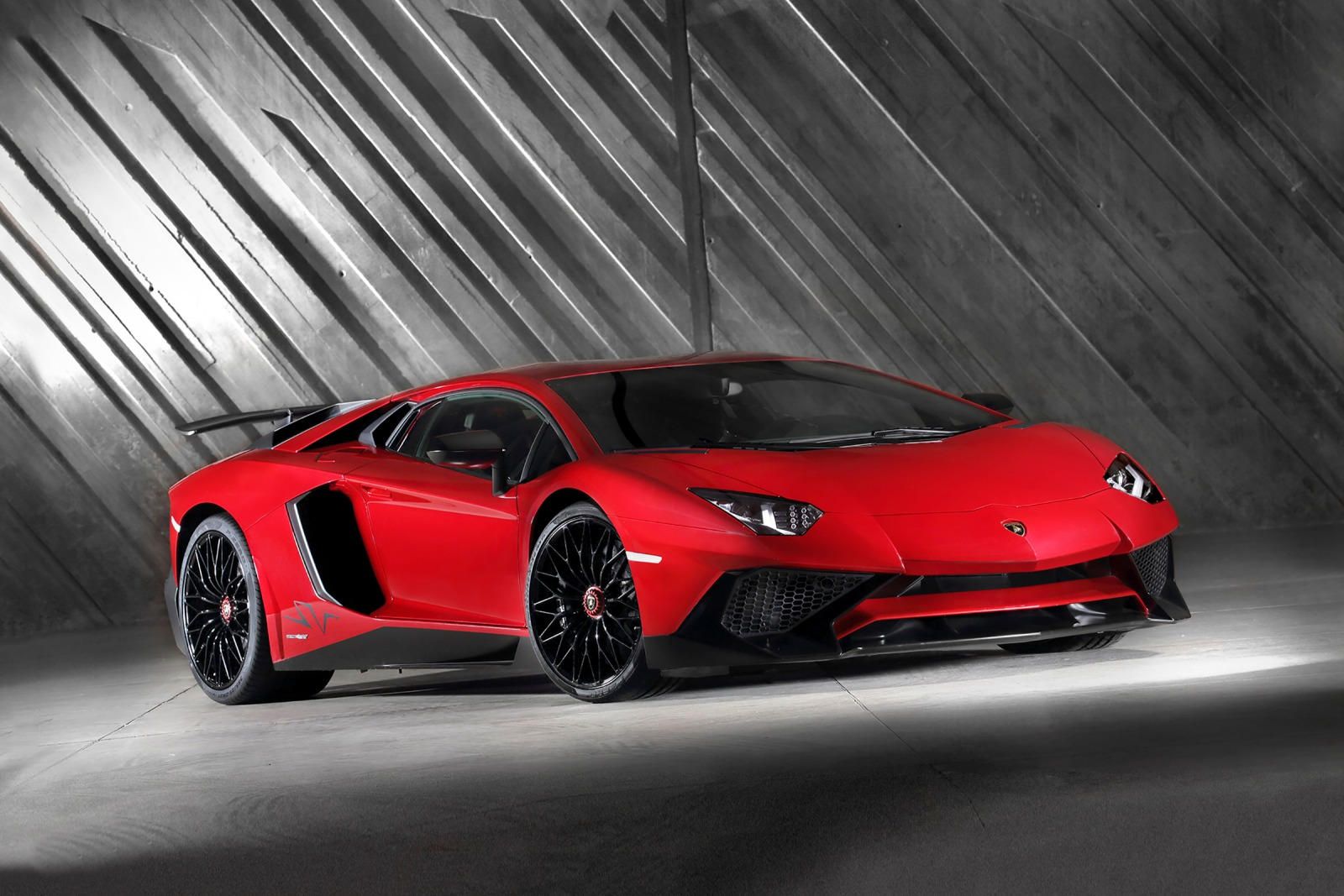 2017 Lamborghini Aventador SV Pricing, Photos & Specs