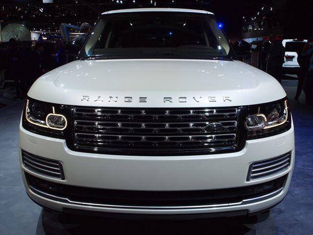 Range Rover LWB Autobiography Black Launches
