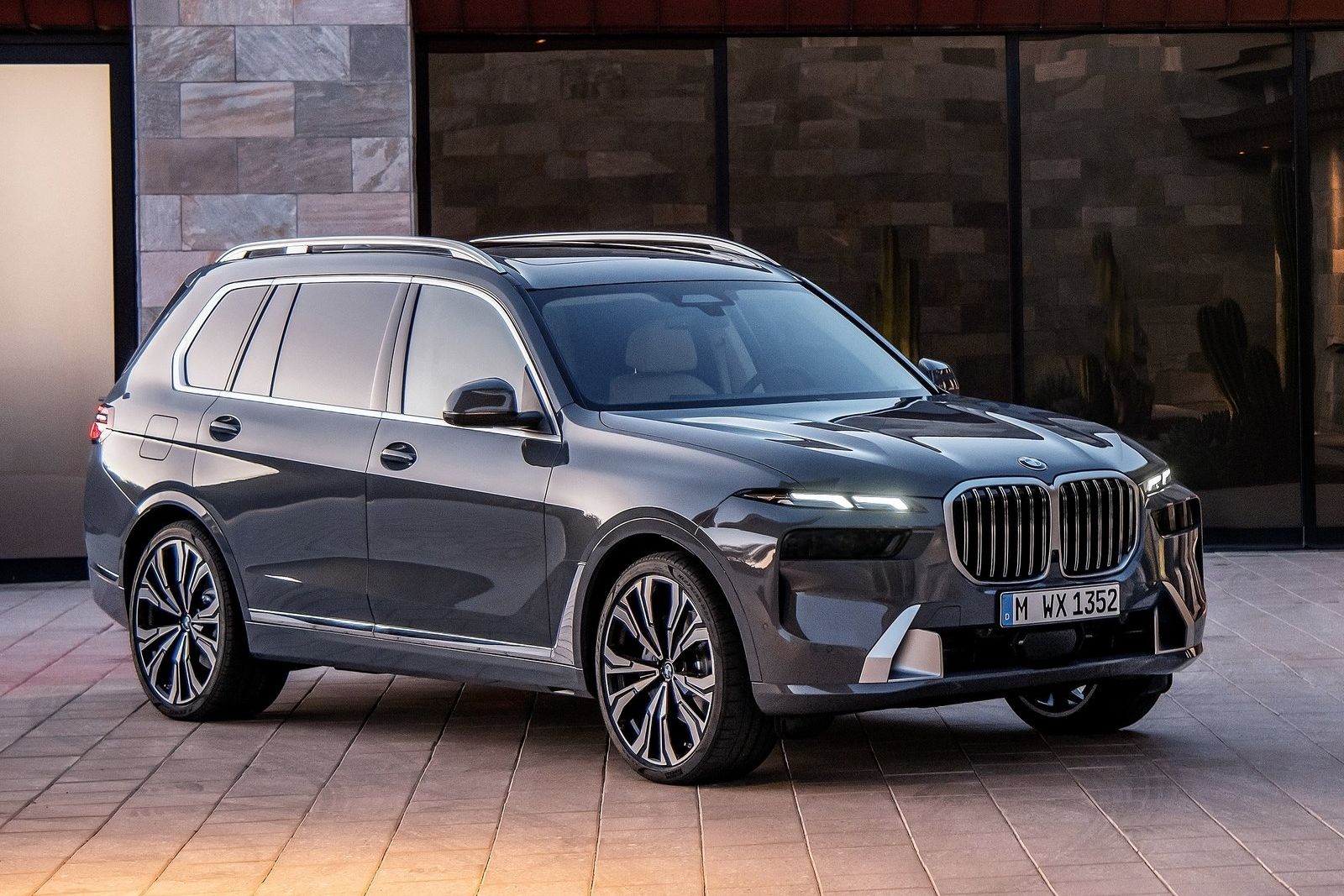 2025 BMW X7 Pricing, Photos & Specs