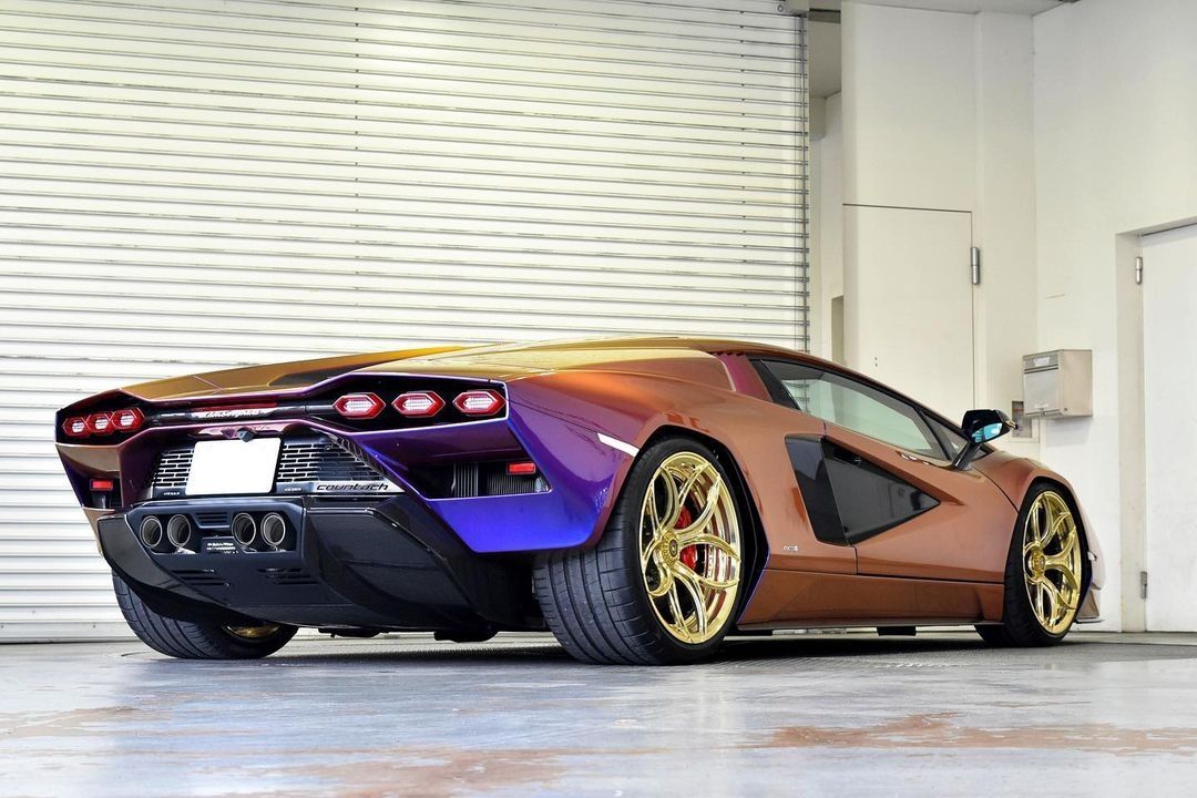 Lamborghini Countach In Blu Hal Is The Only Modified LPI 800-4 In The World