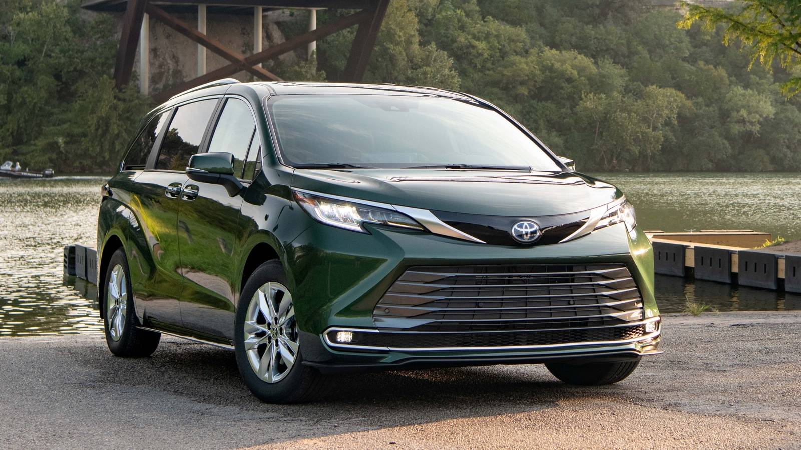 Toyota Sienna The Only Minivan In America To Get Latest IIHS Stamp Of ...