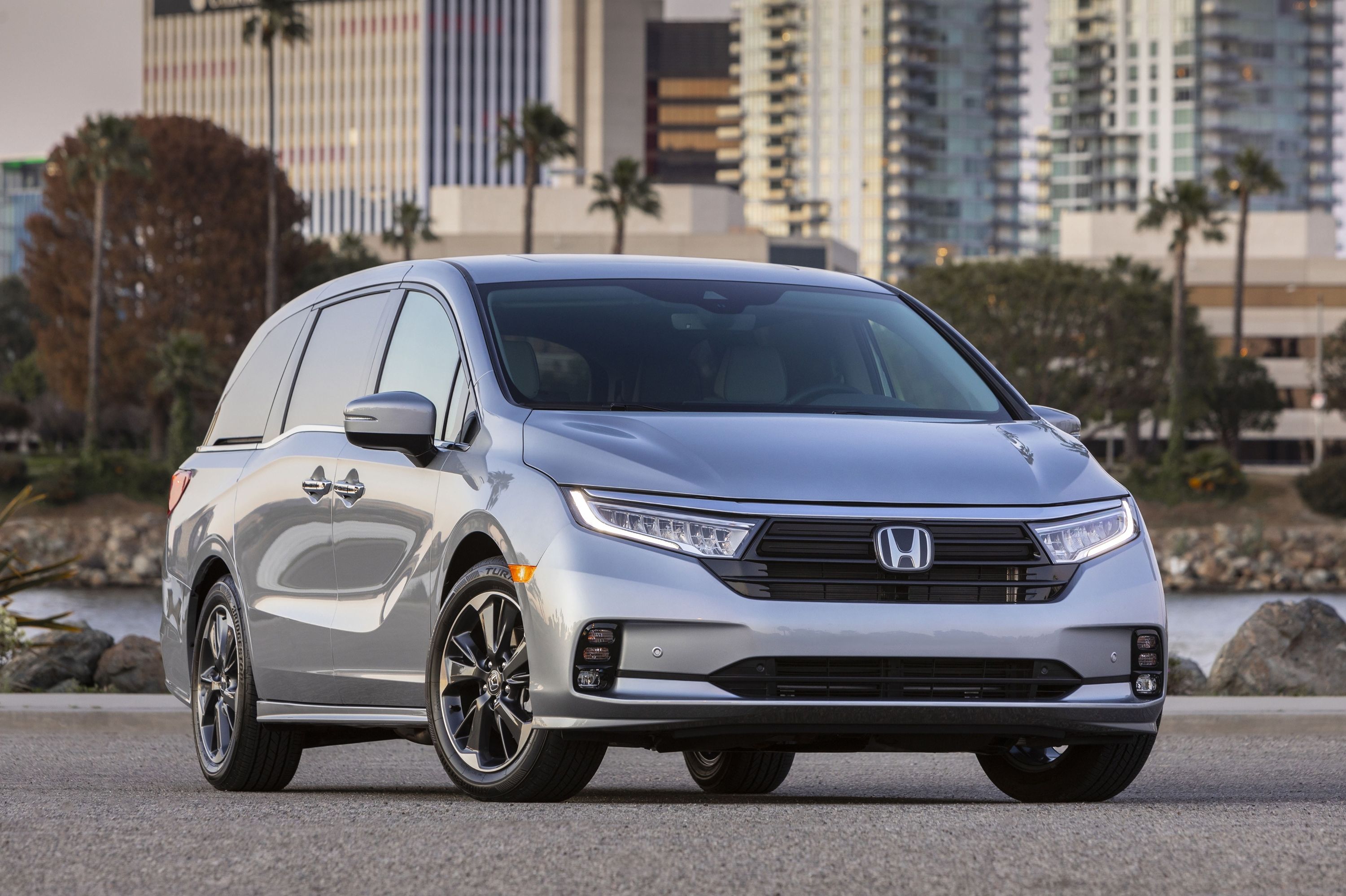 Toyota Sienna The Only Minivan In America To Get Latest IIHS Stamp Of ...