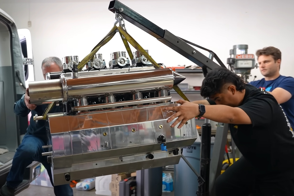WATCH: Biggest Rotary Engine In The World Has 12 Rotors