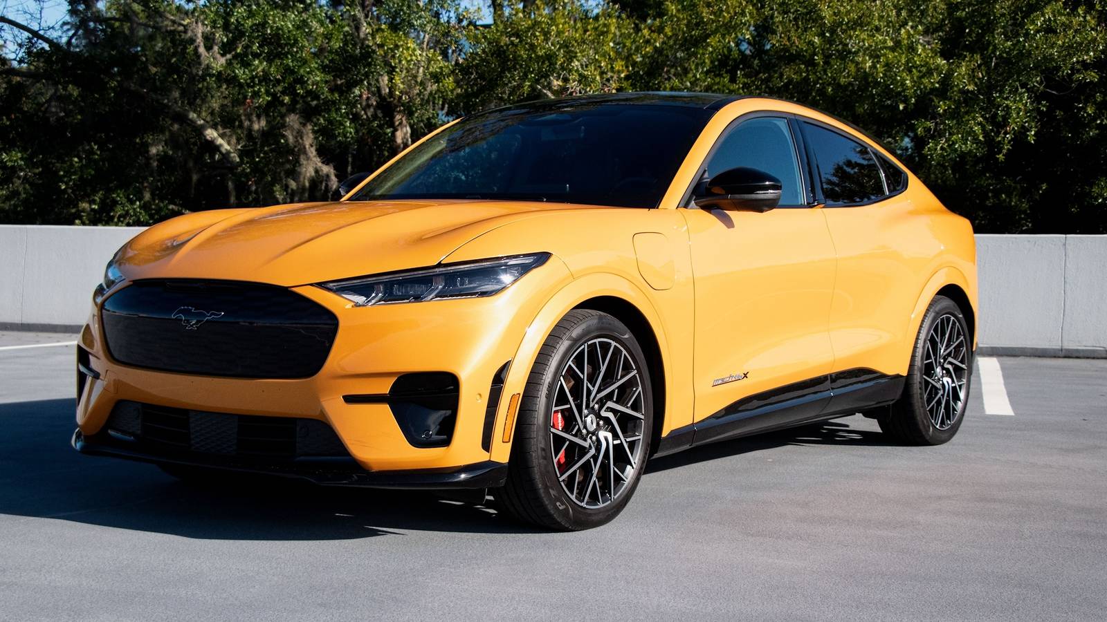 A Huge Number Of US Car Dealers Don't Want To Sell EVs