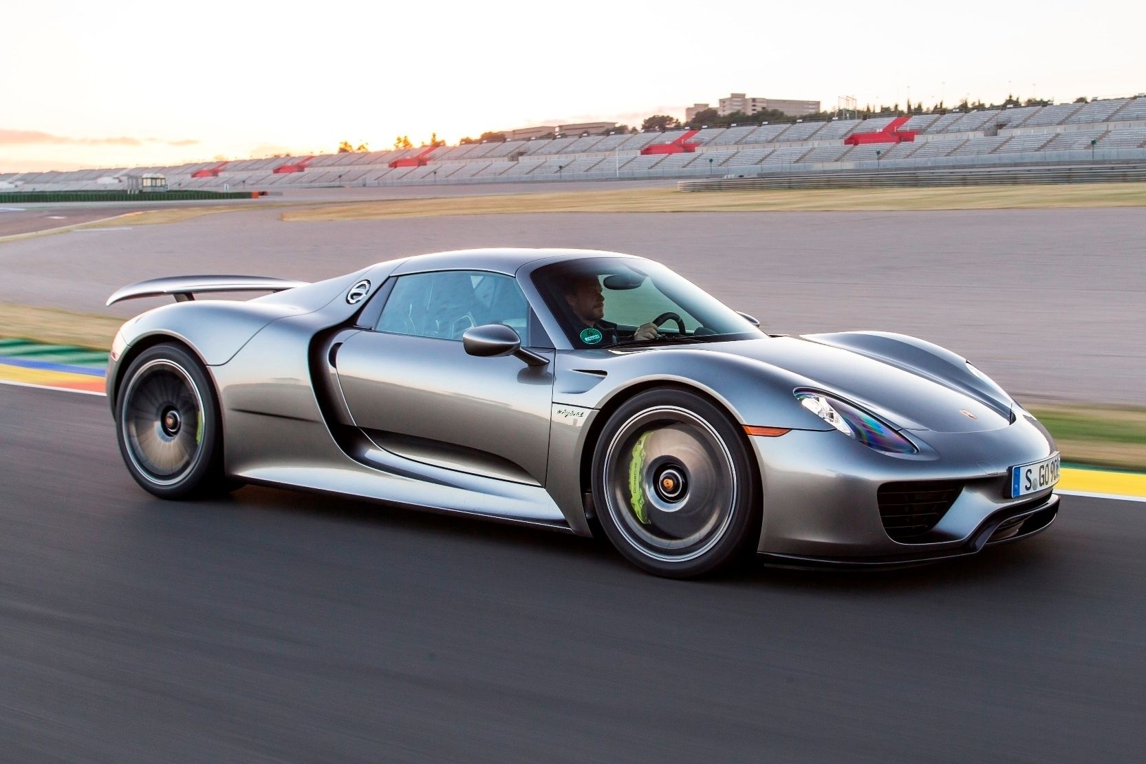 WATCH: Porsche 918 Spyder Goes Beyond 200 MPH In Top Speed Run