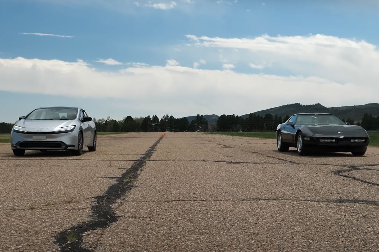 Watch Toyota Prius Challenge V8-Powered American Sports Cars In Drag Race