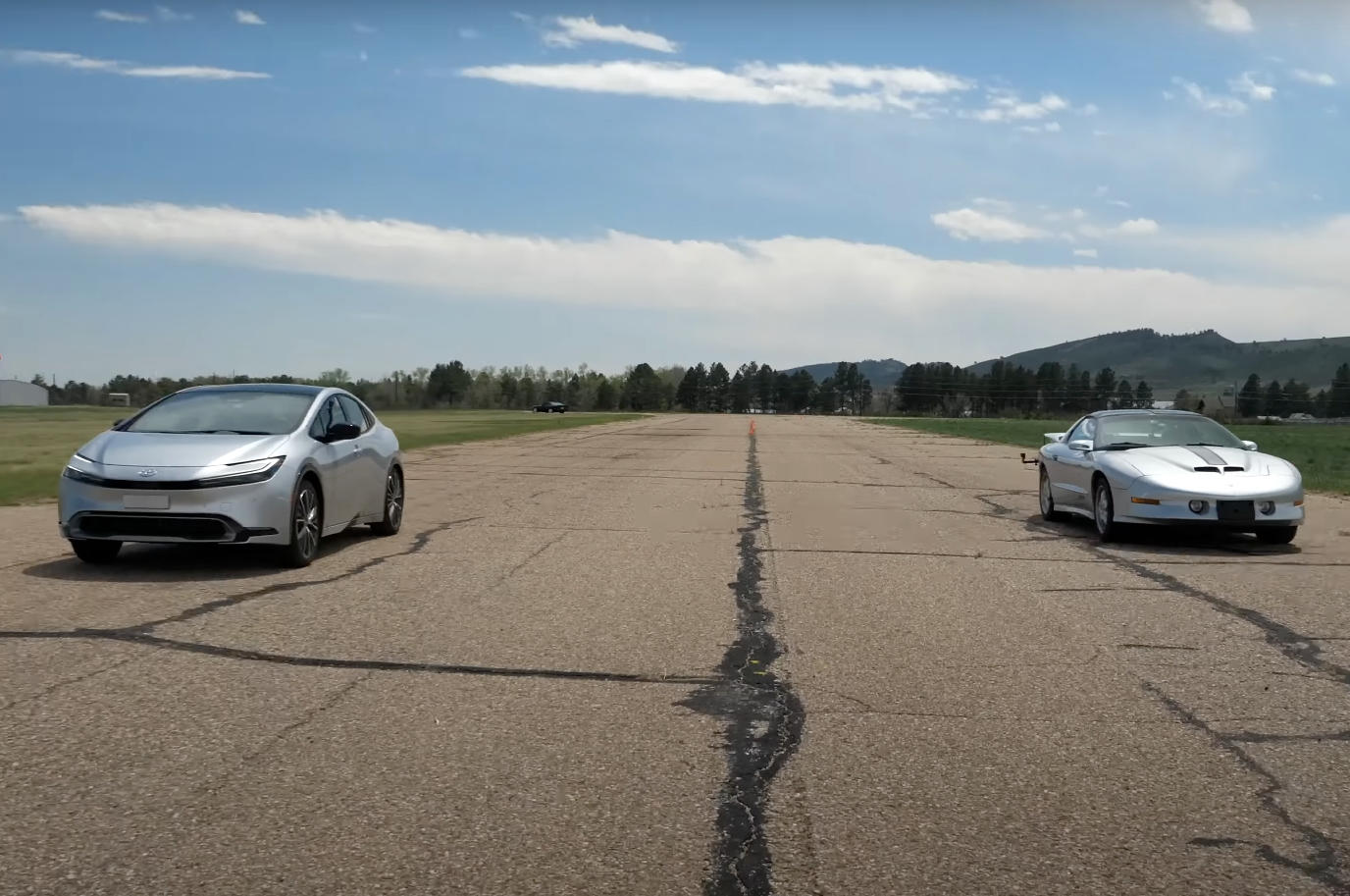 Watch Toyota Prius Challenge V8-Powered American Sports Cars In Drag Race