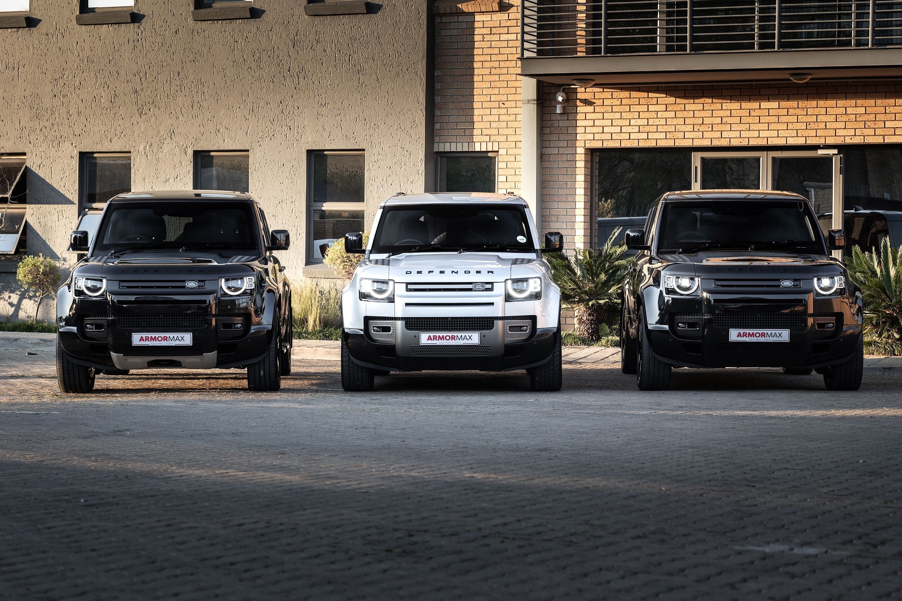 New JLR Logo Revealed As Defender, Discovery, And Range Rover Models ...