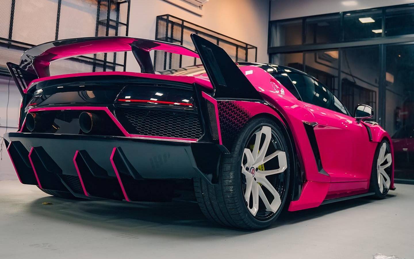 Shocking Pink Audi R8 Thinks It's A Lamborghini
