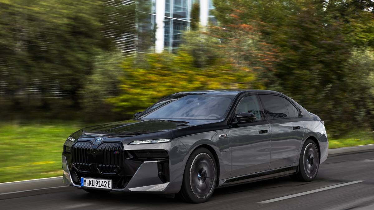 2026 Bmw 7 Series Pricing Photos Specs