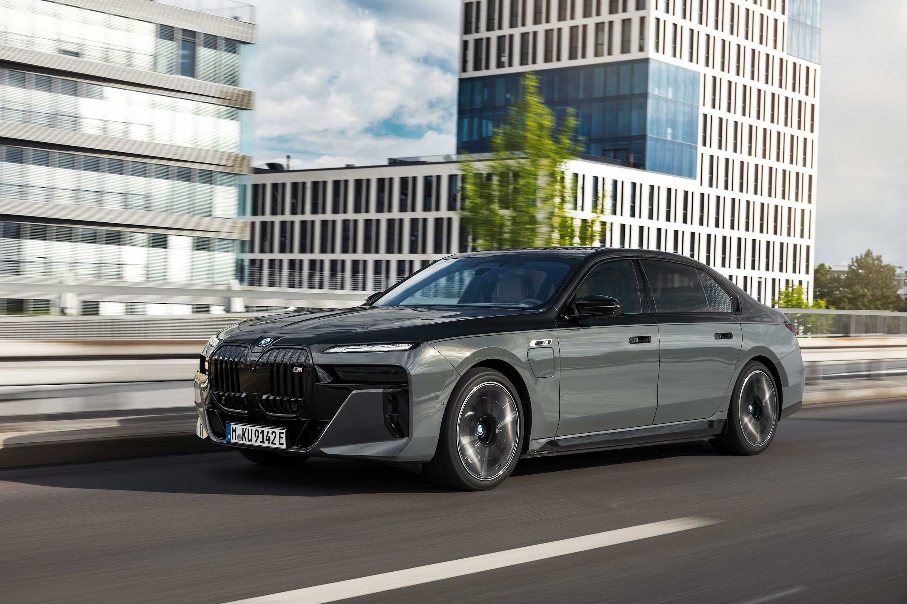Bmw 750 hybrid hotsell