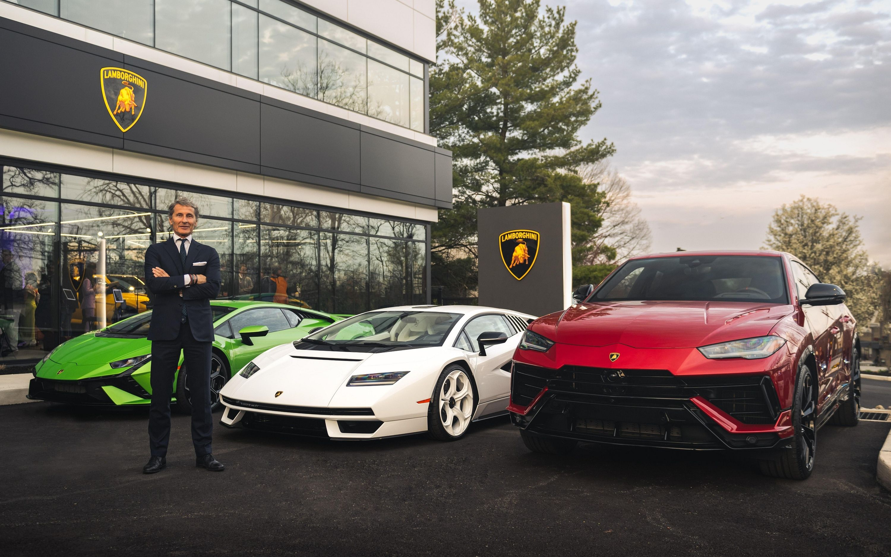 Lamborghini dealership hi-res stock photography and images - Alamy, image size:3000x1875
