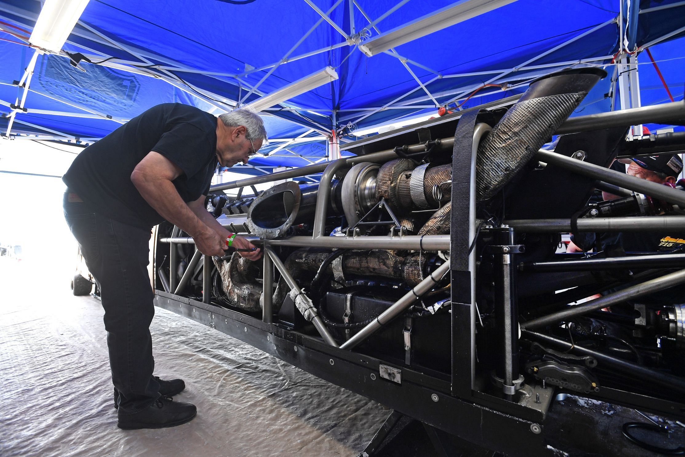 World's Fastest Piston-Engine, Wheel-Driven Vehicle Tops 333 MPH At ...