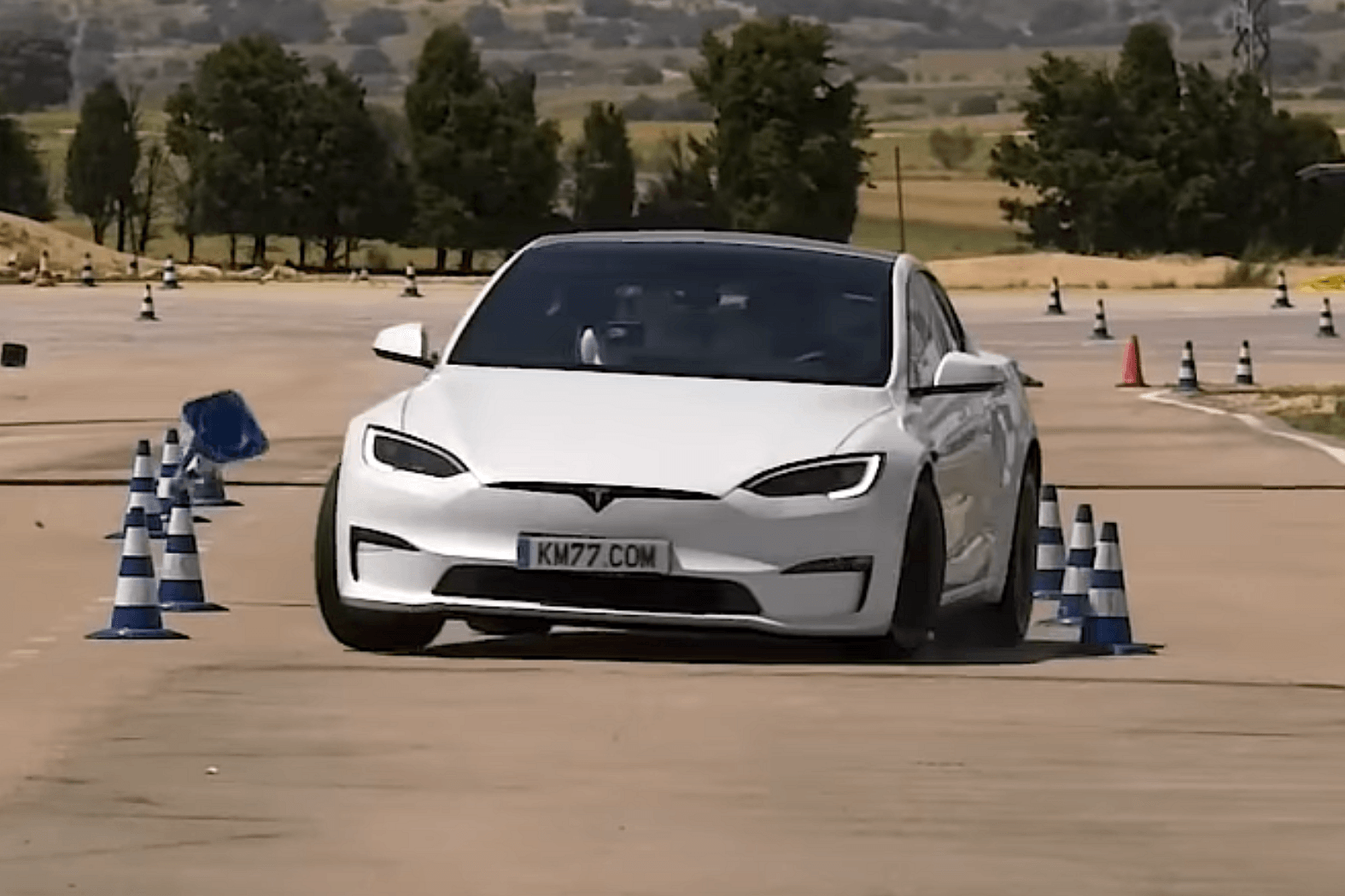 Tesla Model S Plaid Crushes Porsche Taycan In The Moose Test