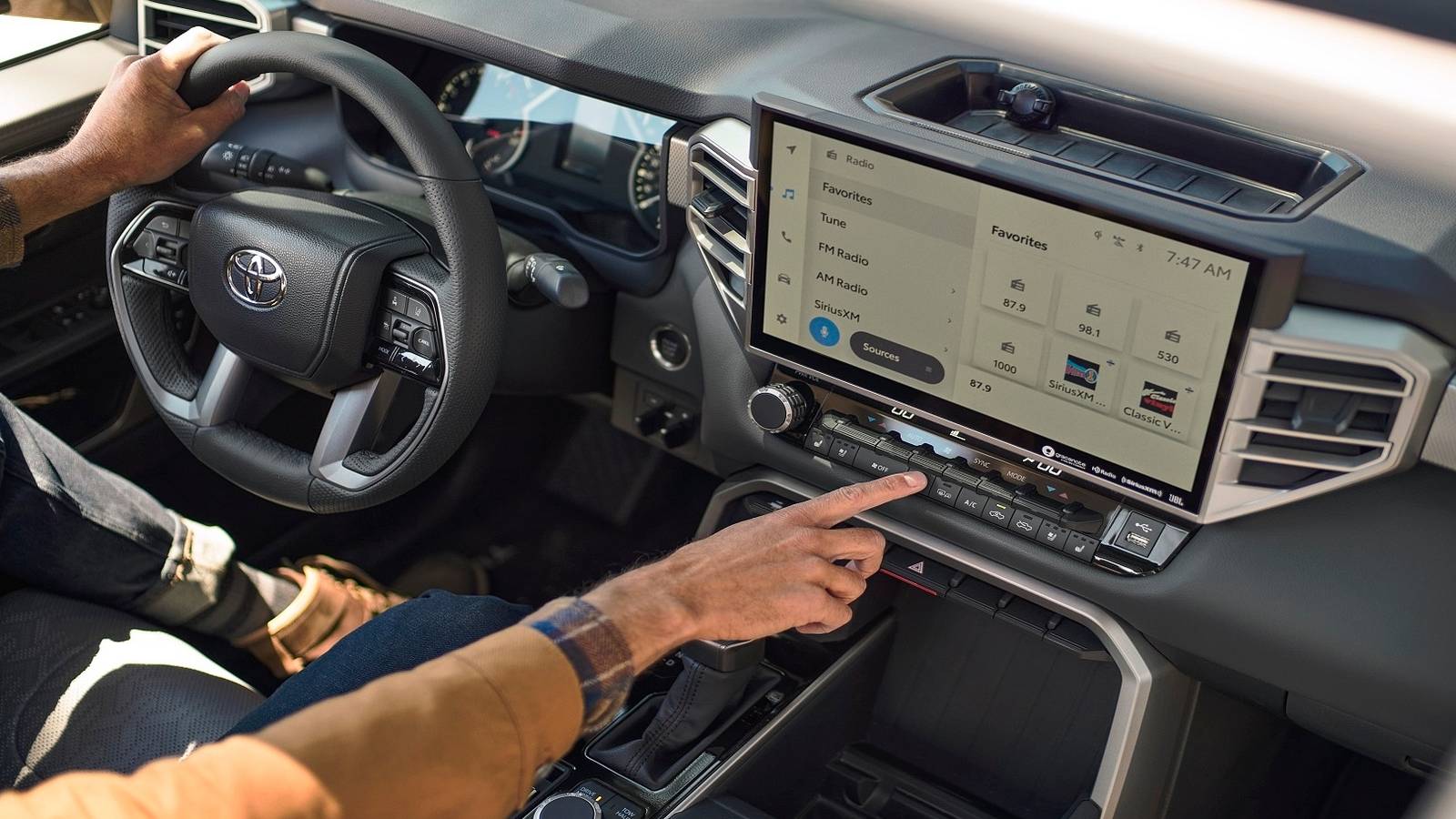 ICE Cars Crush EVs For In-Car Tech Experience