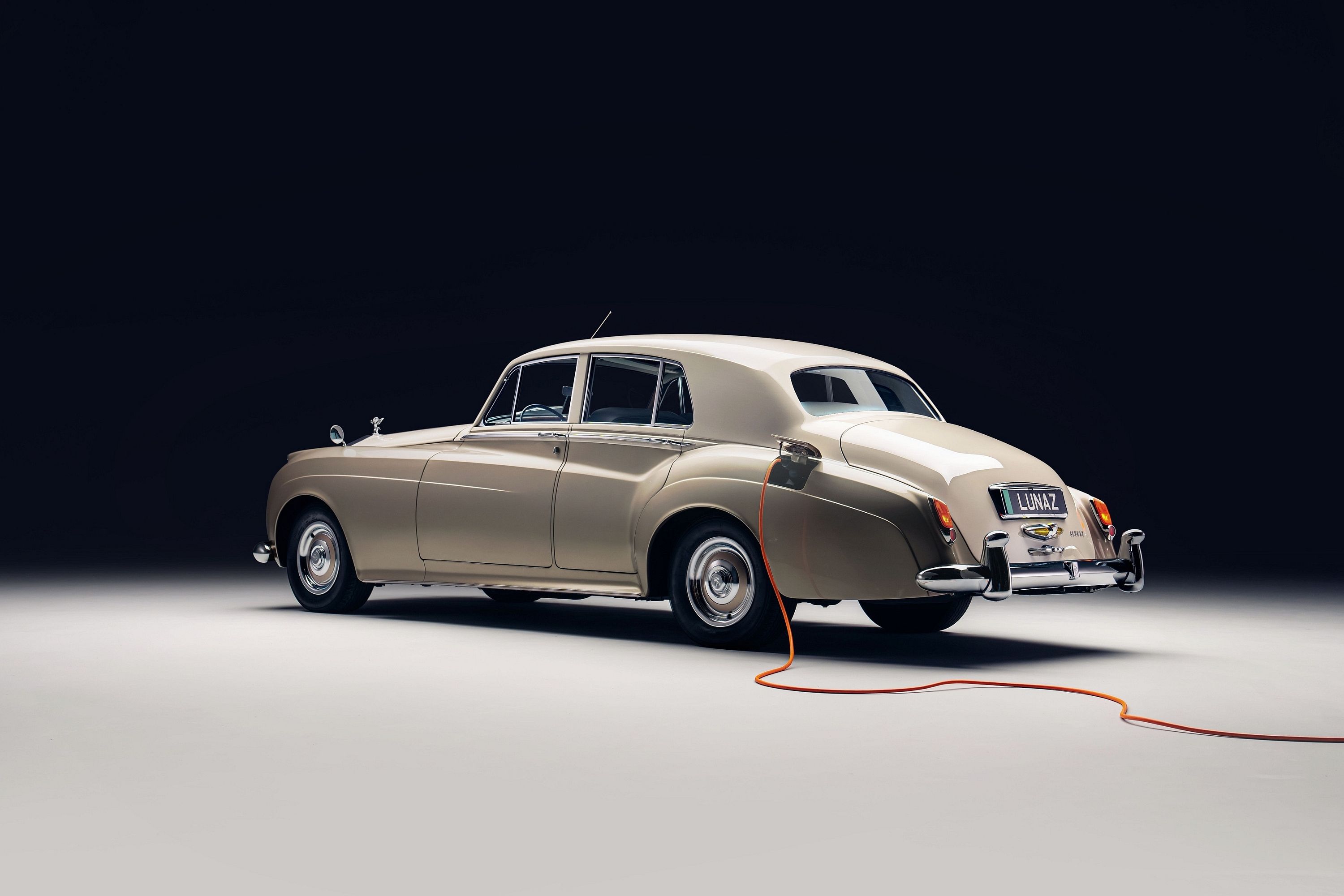 Lunaz Gives Rolls-Royce Silver Cloud II New Life Using