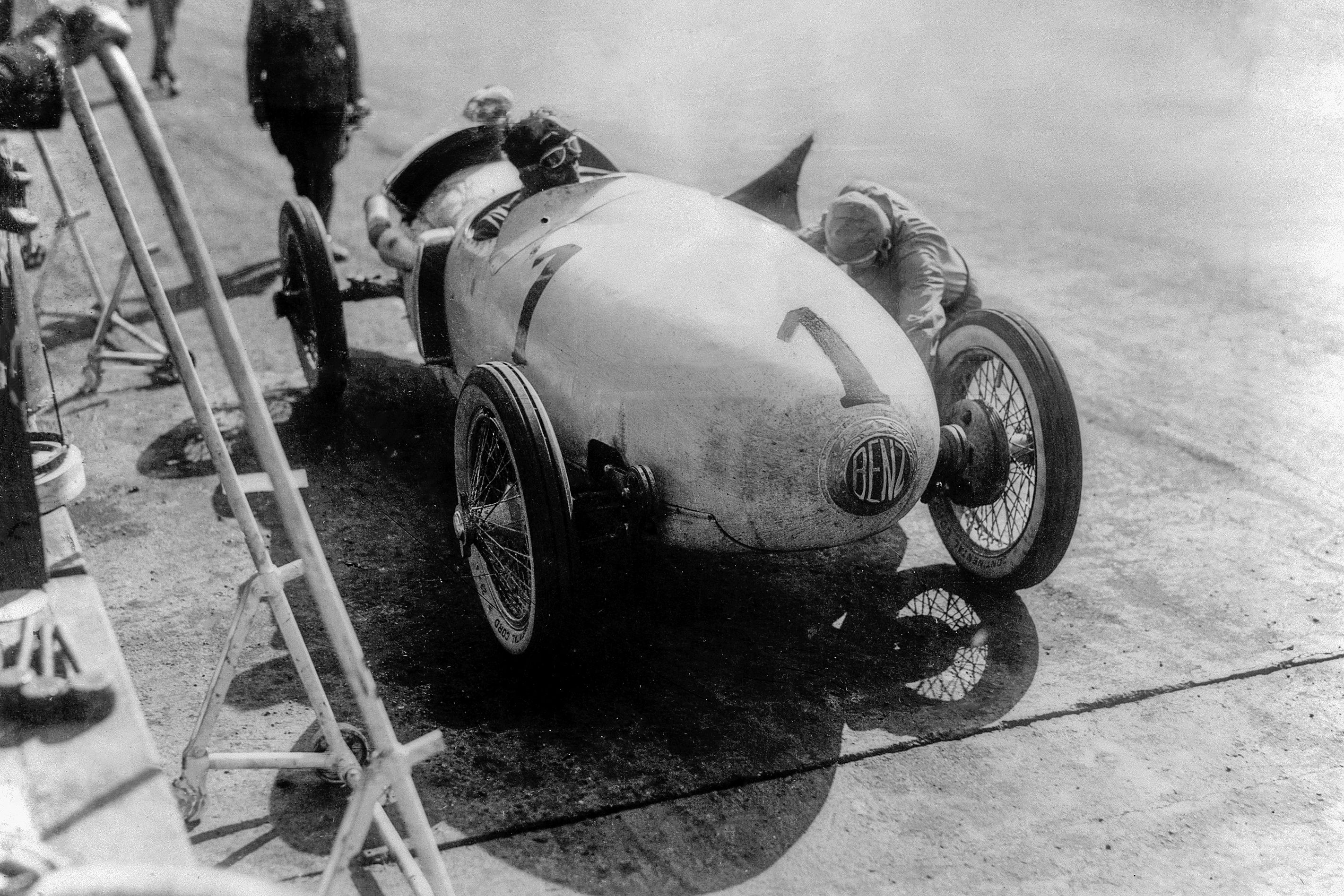 1176548.jpg?w=1600&h=1600&fit=crop