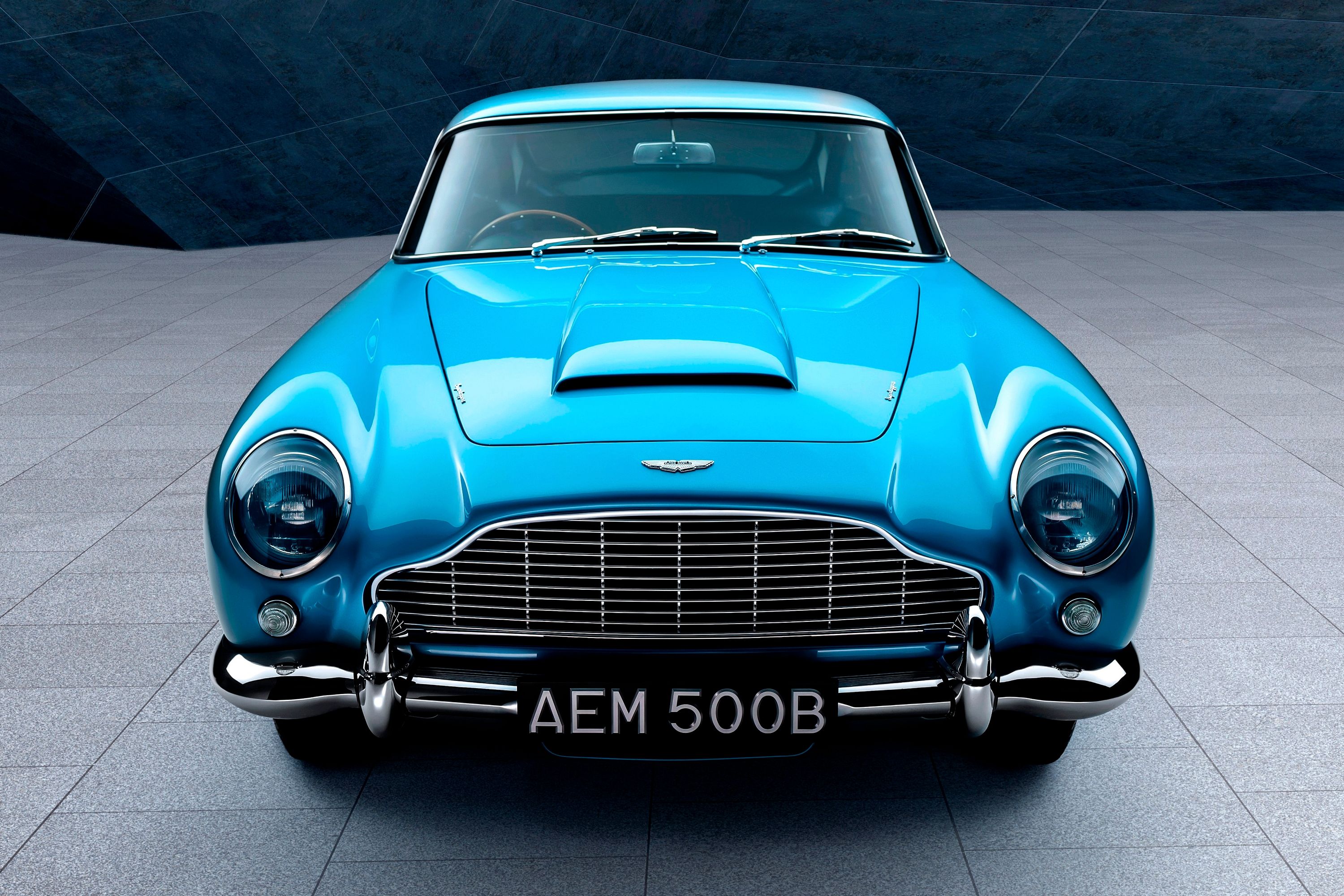 英国のIllustra製のホワイトメタルベースのアストン・マーティンDB5 青 英国のIllustra製のホワイトメタルベースのアストン・マーティン