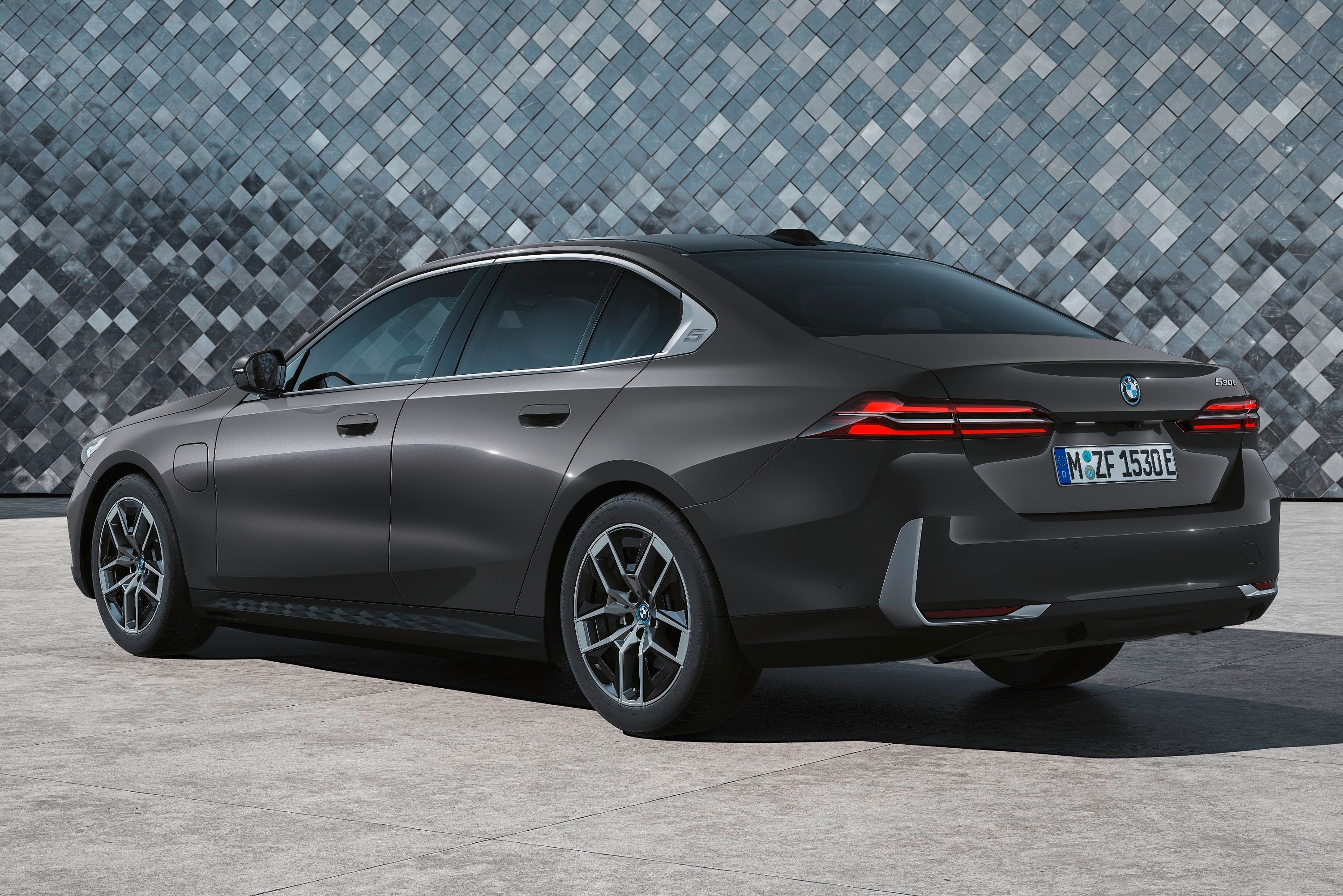 BMW 550e xDrive PHEV Coming To USA In 2024 With Hefty Price Tag