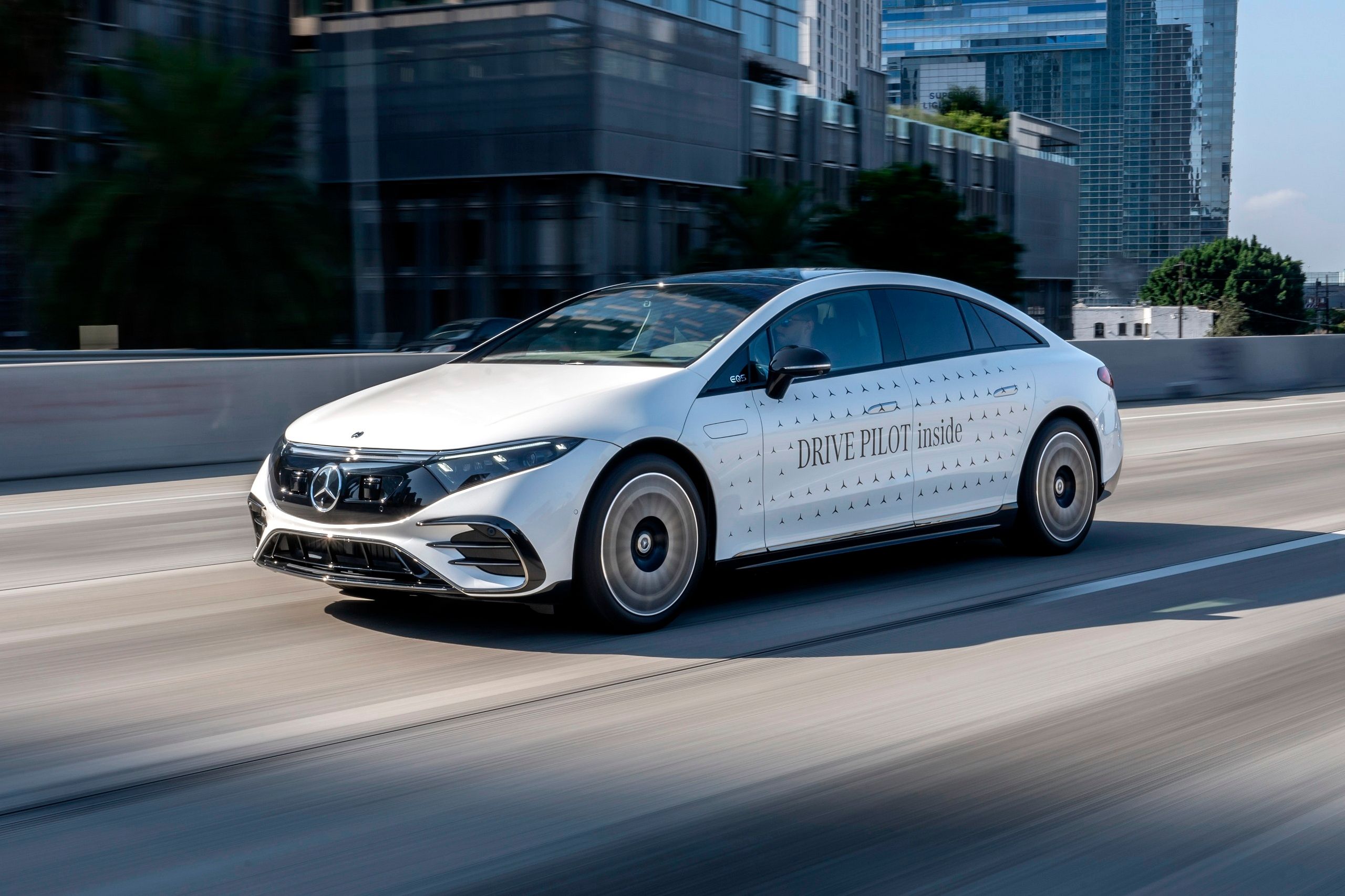 Mercedes-Benz Becomes First Automaker To Launch Level 3 Autonomous ...