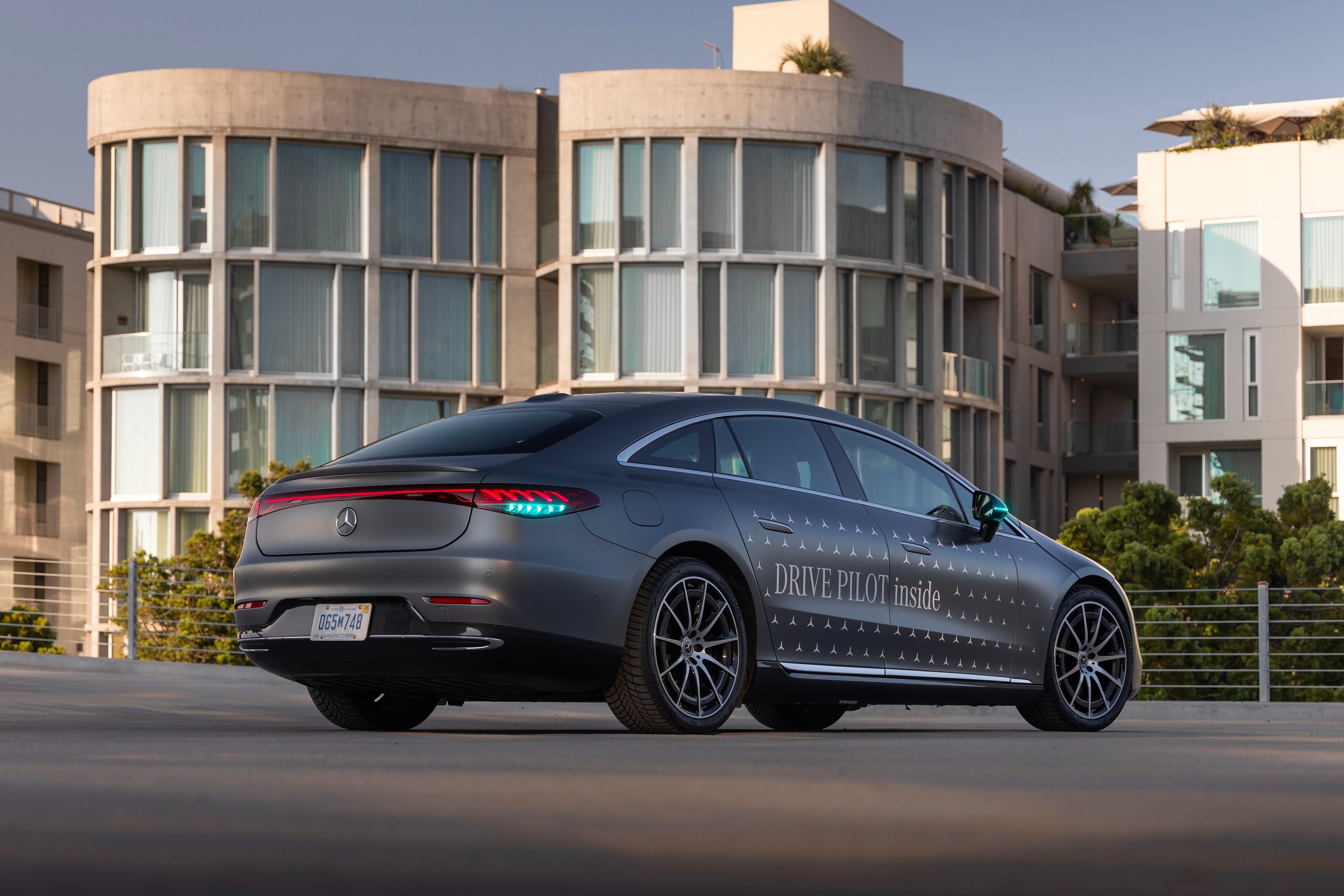 Mercedes-Benz Becomes First Automaker To Launch Level 3 Autonomous ...