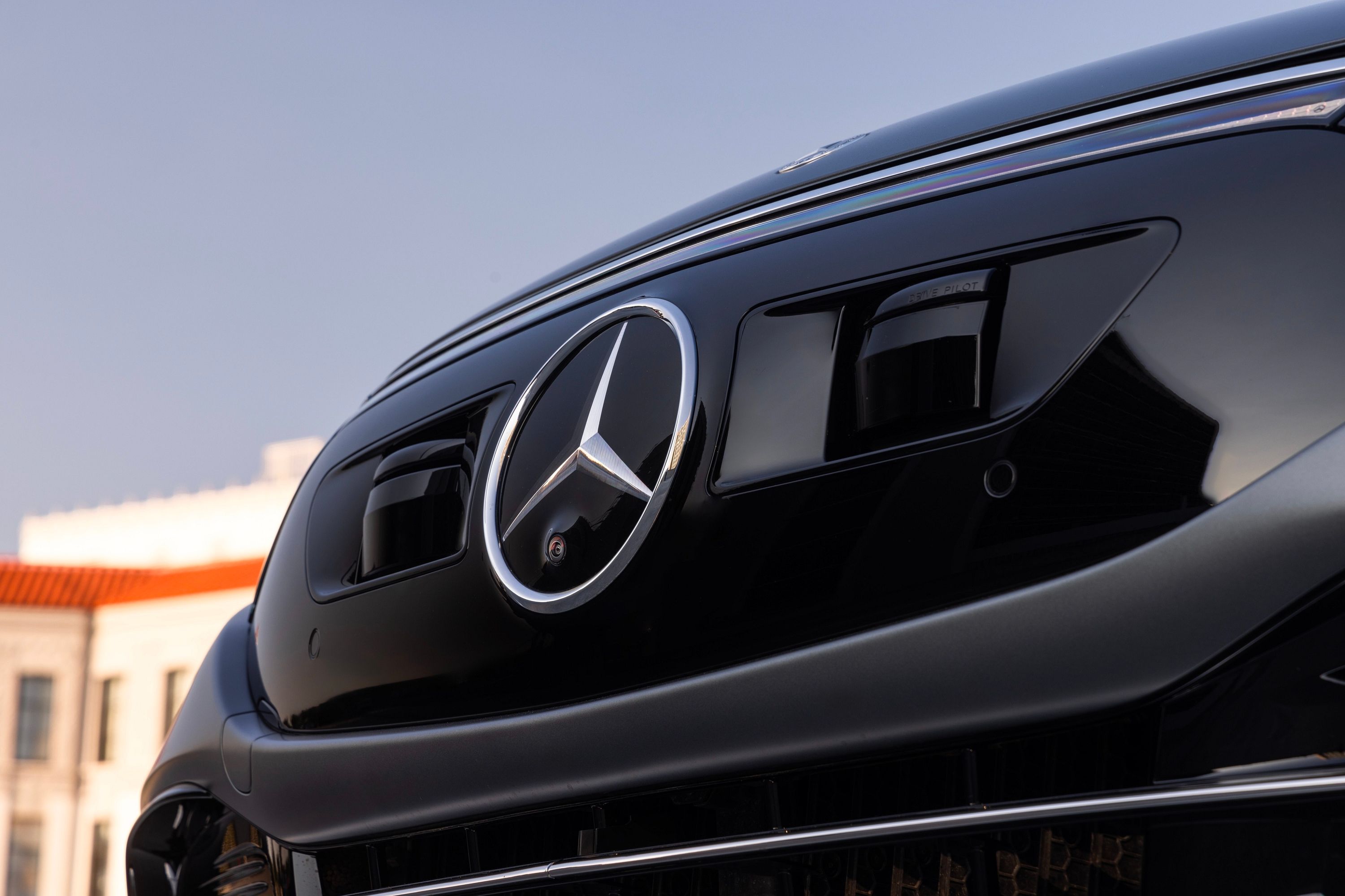 Mercedes-Benz Becomes First Automaker To Launch Level 3 Autonomous ...