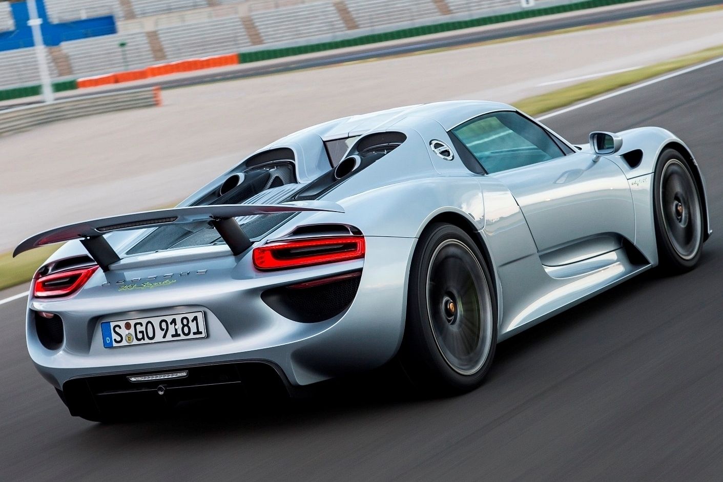 10 Fastest Accelerating Cars: The 0-60 MPH Kings Of The Road